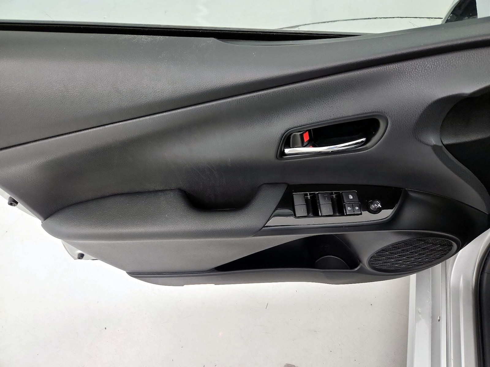 2019 Toyota Prius XLE - Photo 13