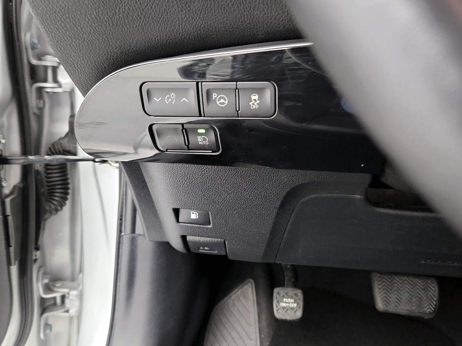 2019 Toyota Prius XLE - Photo 14