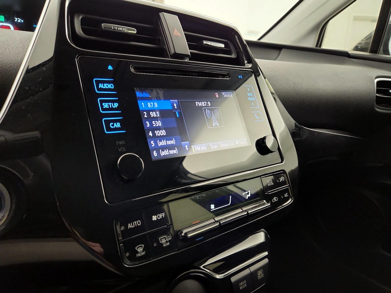 2019 Toyota Prius XLE - Photo 16