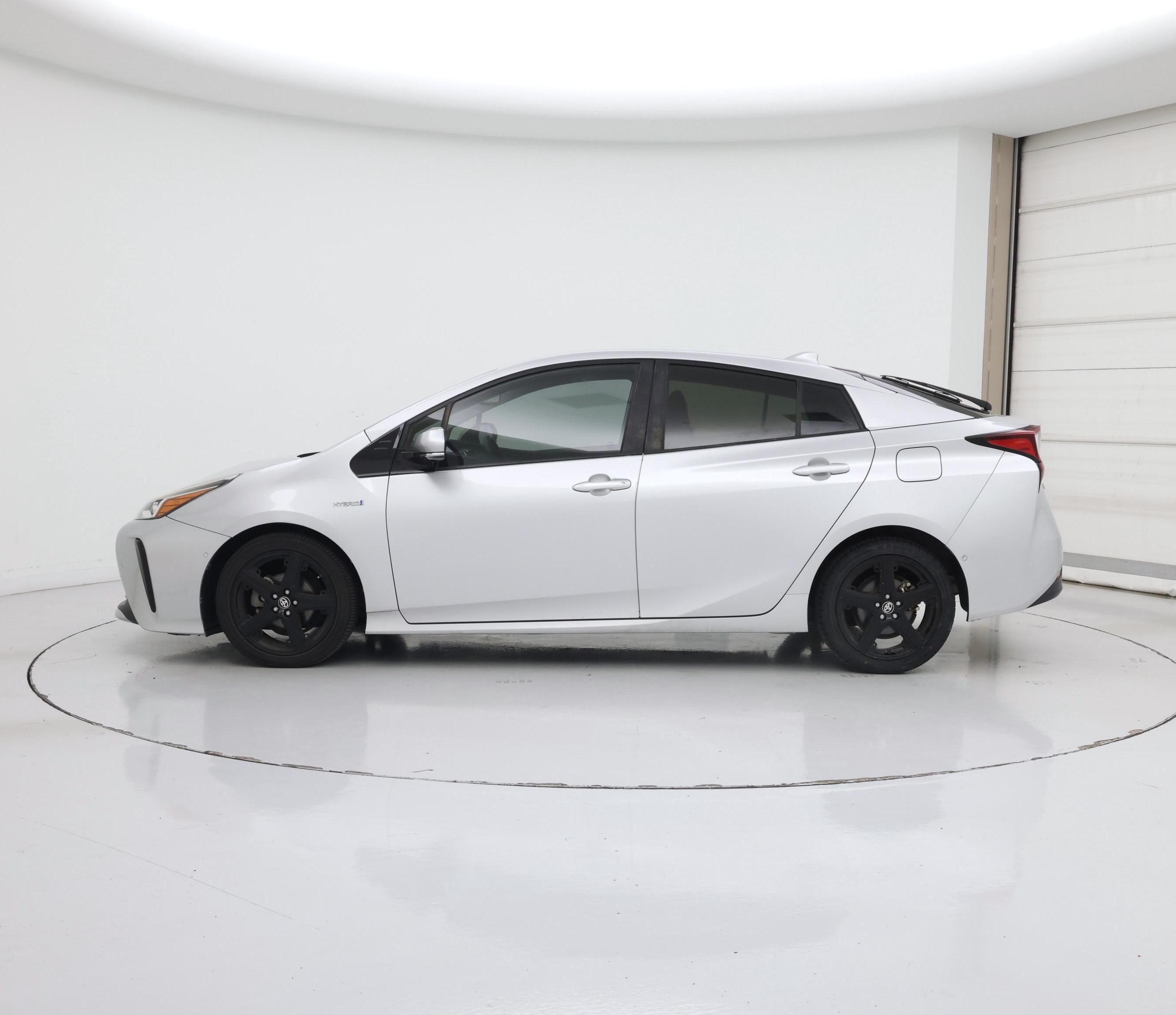 Thumbnail: 2019 Toyota Prius - 3