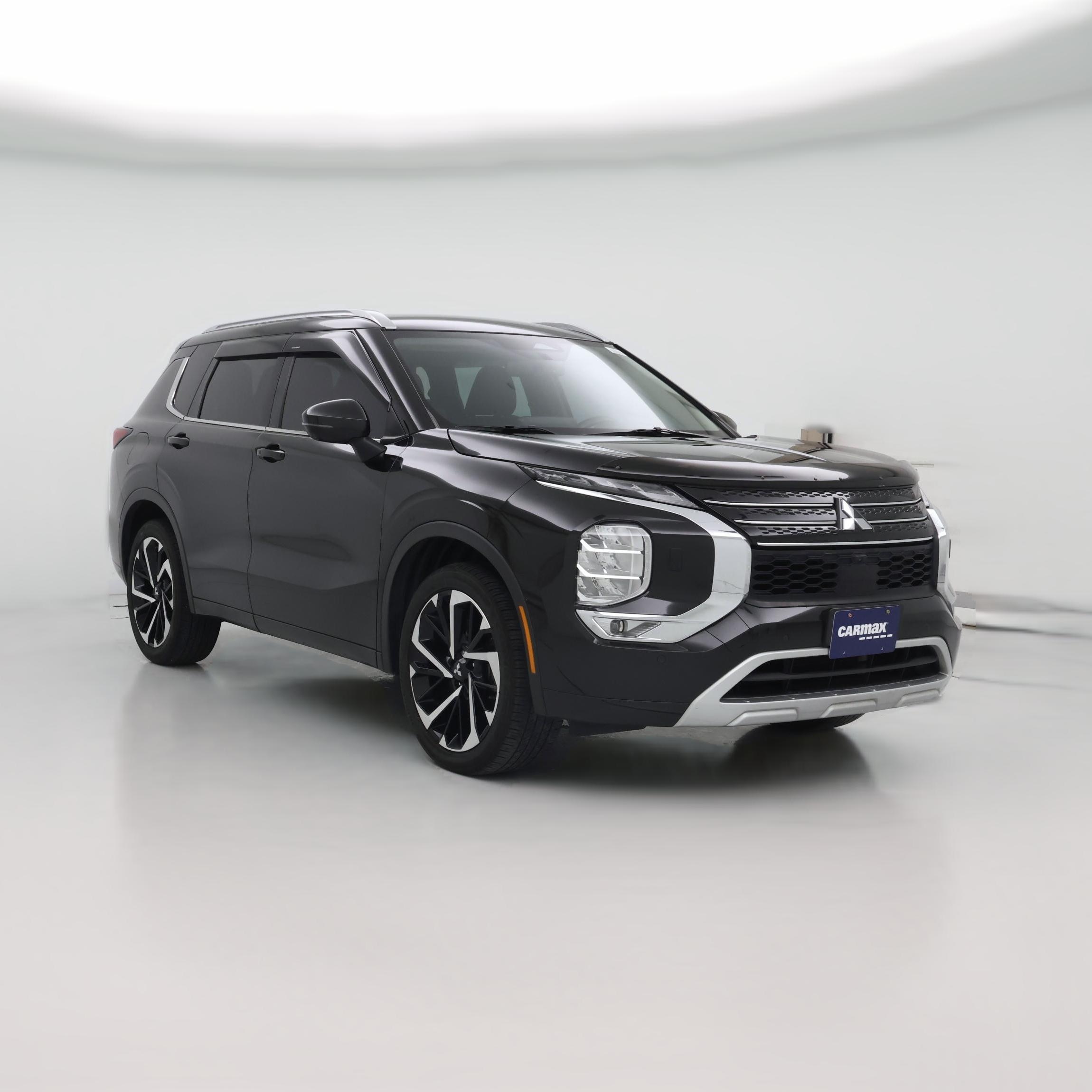Thumbnail: 2023 Mitsubishi Outlander - 1