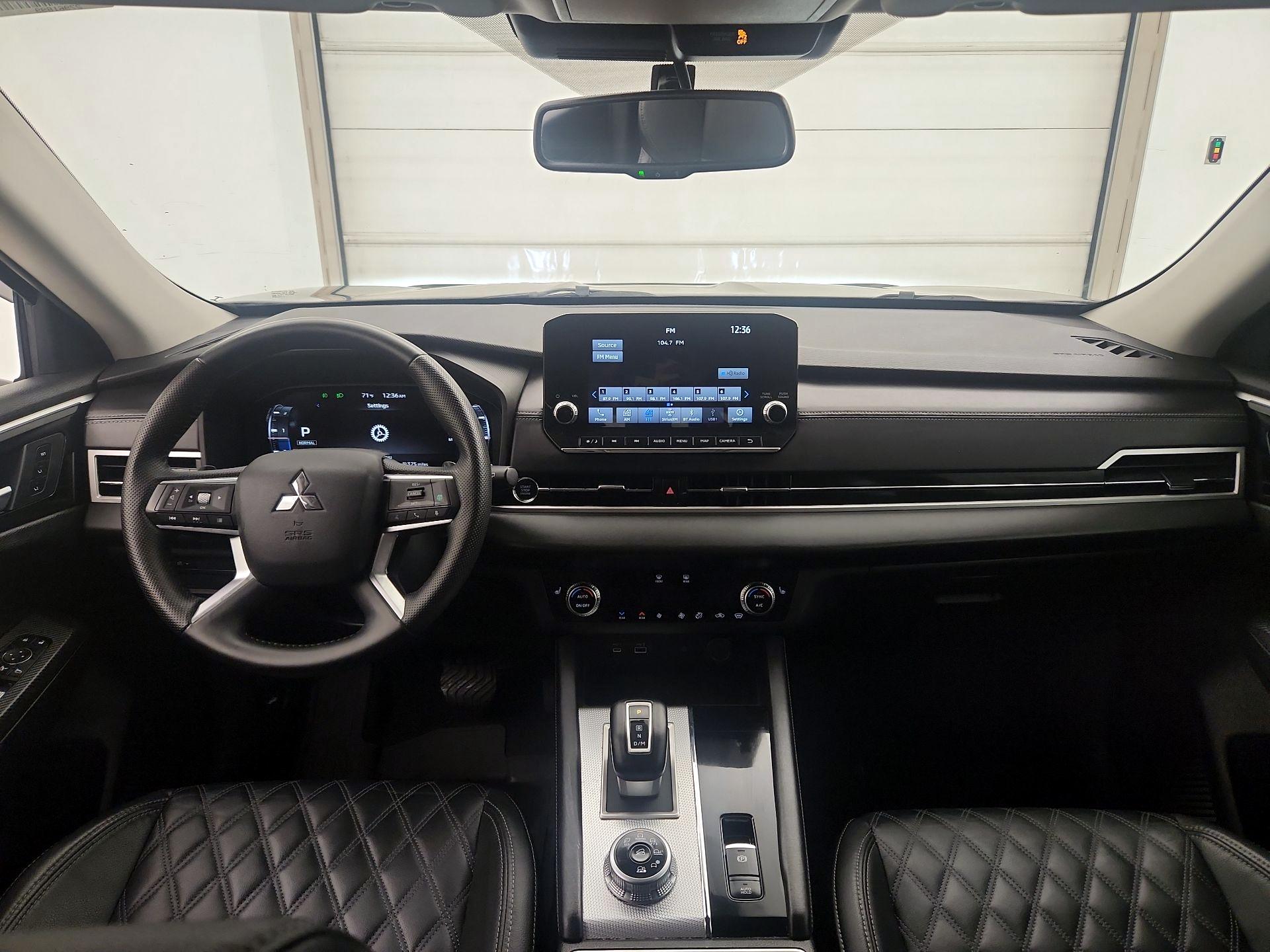 Thumbnail: 2023 Mitsubishi Outlander - 9