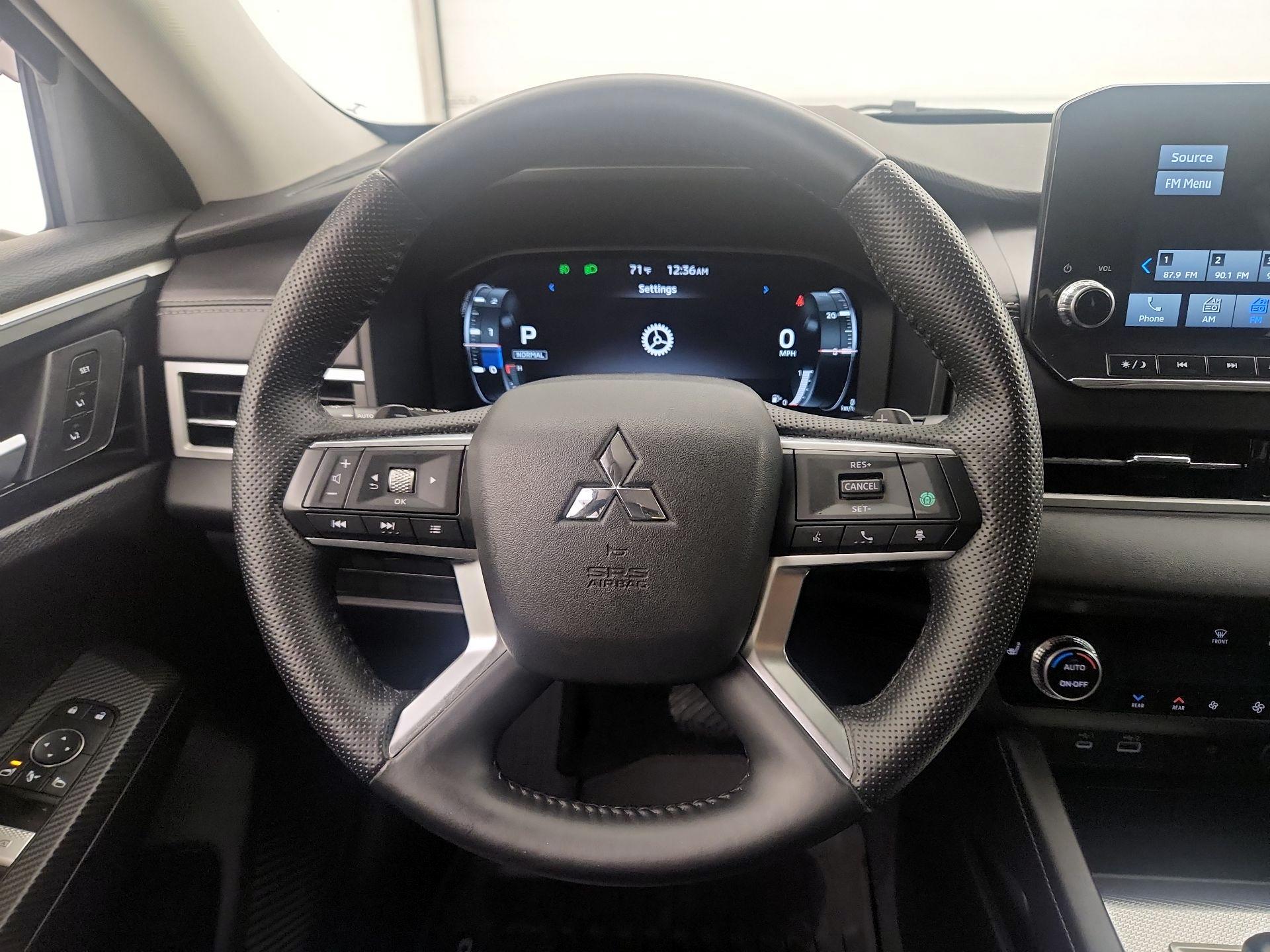 Thumbnail: 2023 Mitsubishi Outlander - 10