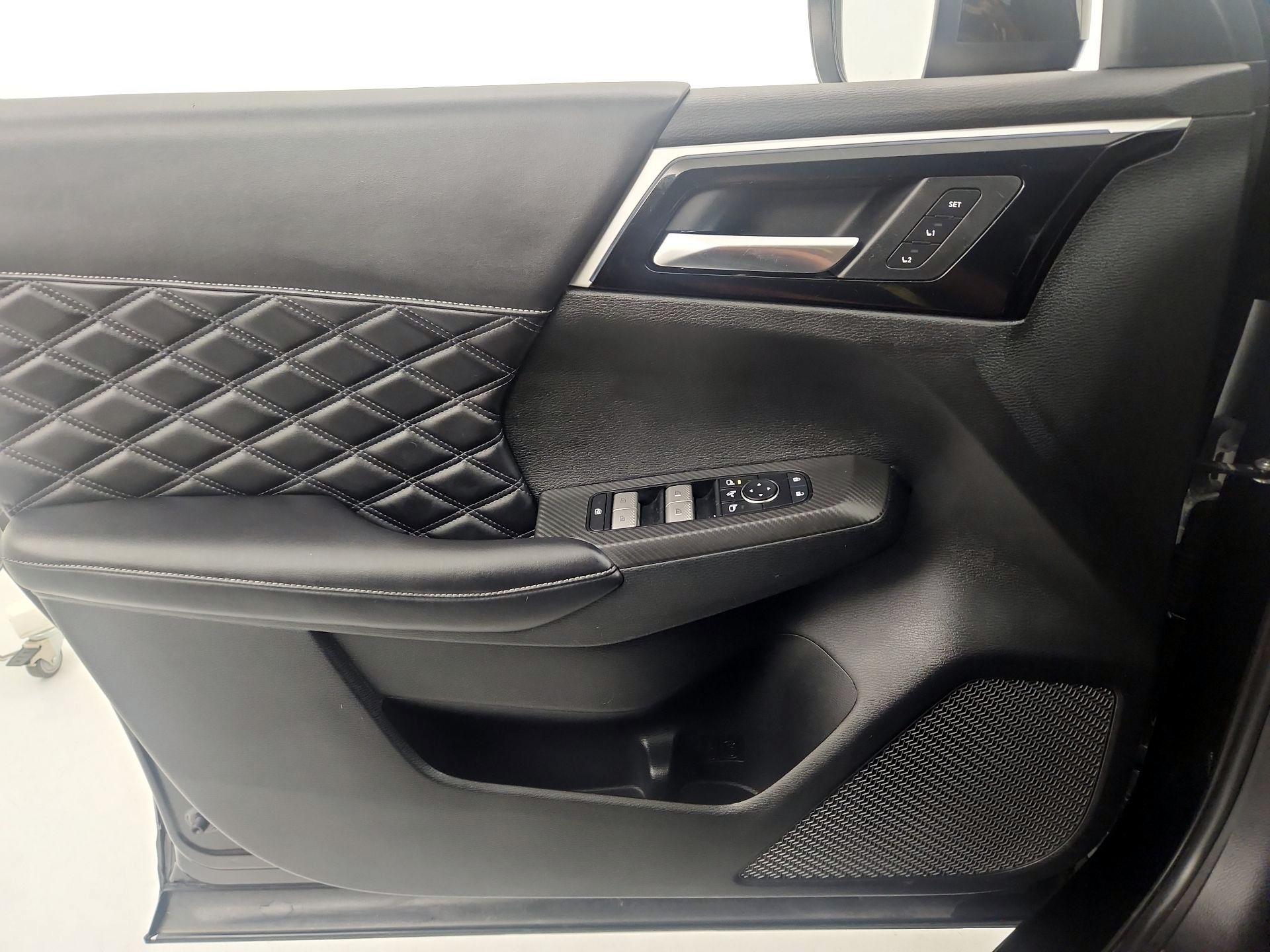 Thumbnail: 2023 Mitsubishi Outlander - 12