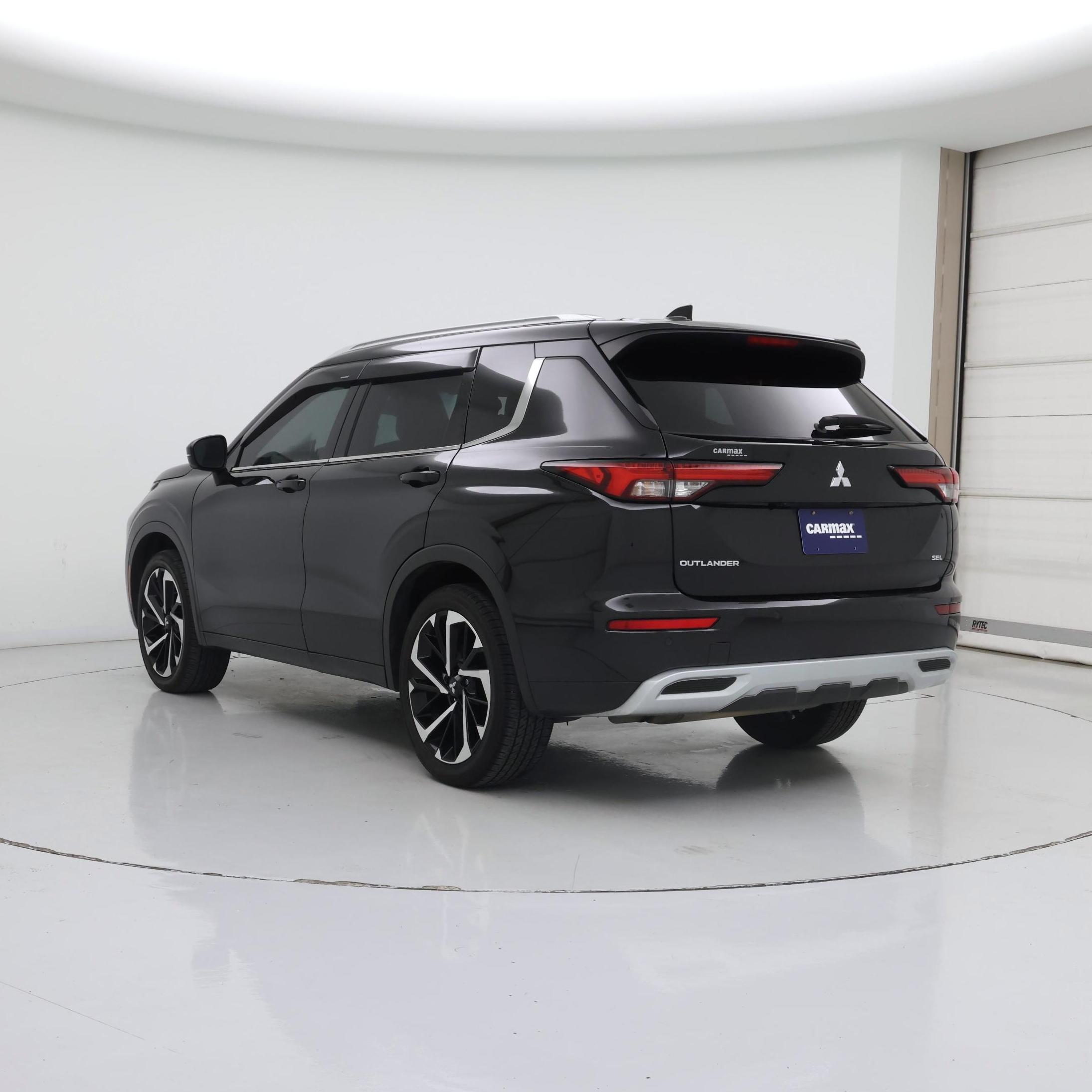Thumbnail: 2023 Mitsubishi Outlander - 2