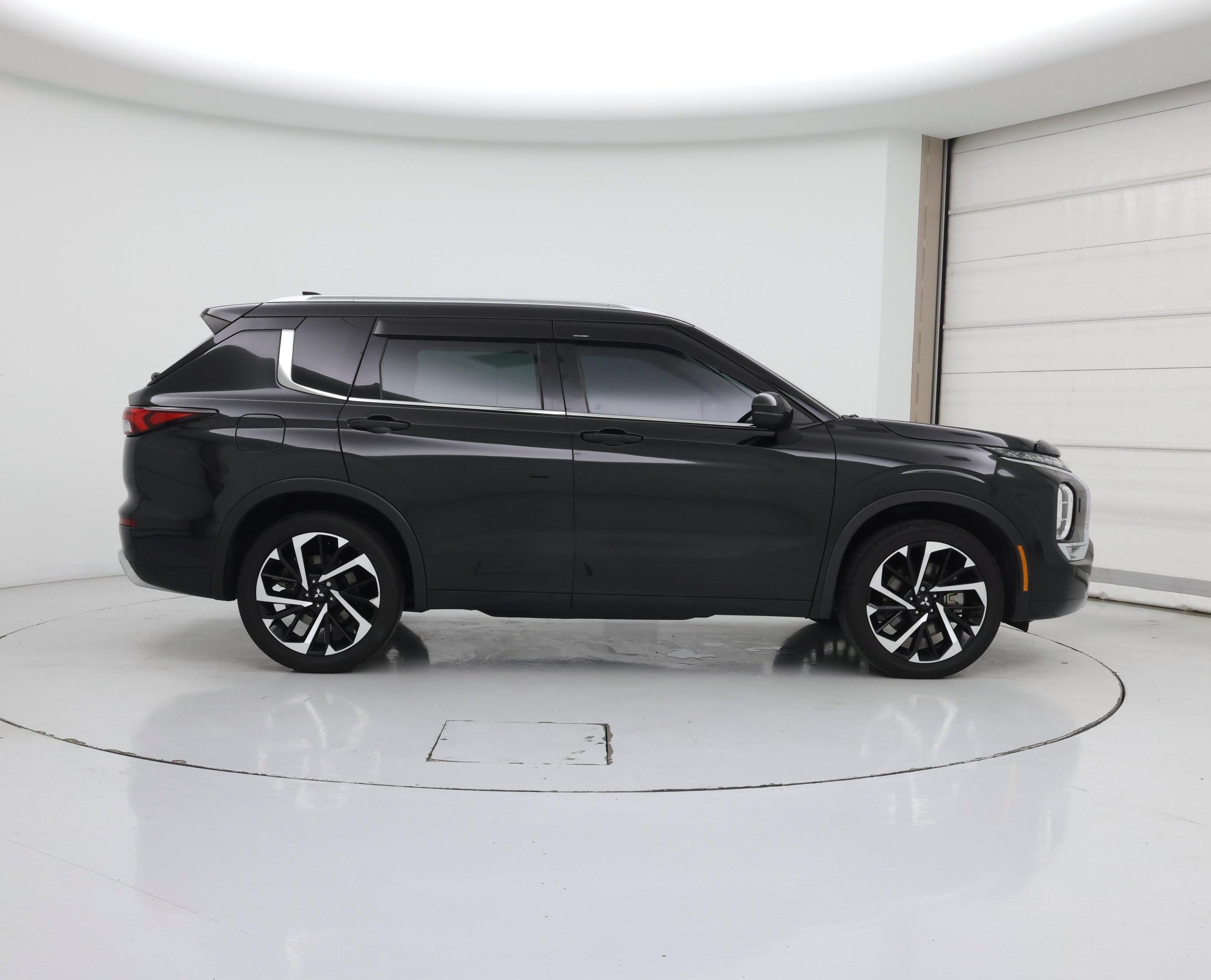 Thumbnail: 2023 Mitsubishi Outlander - 7
