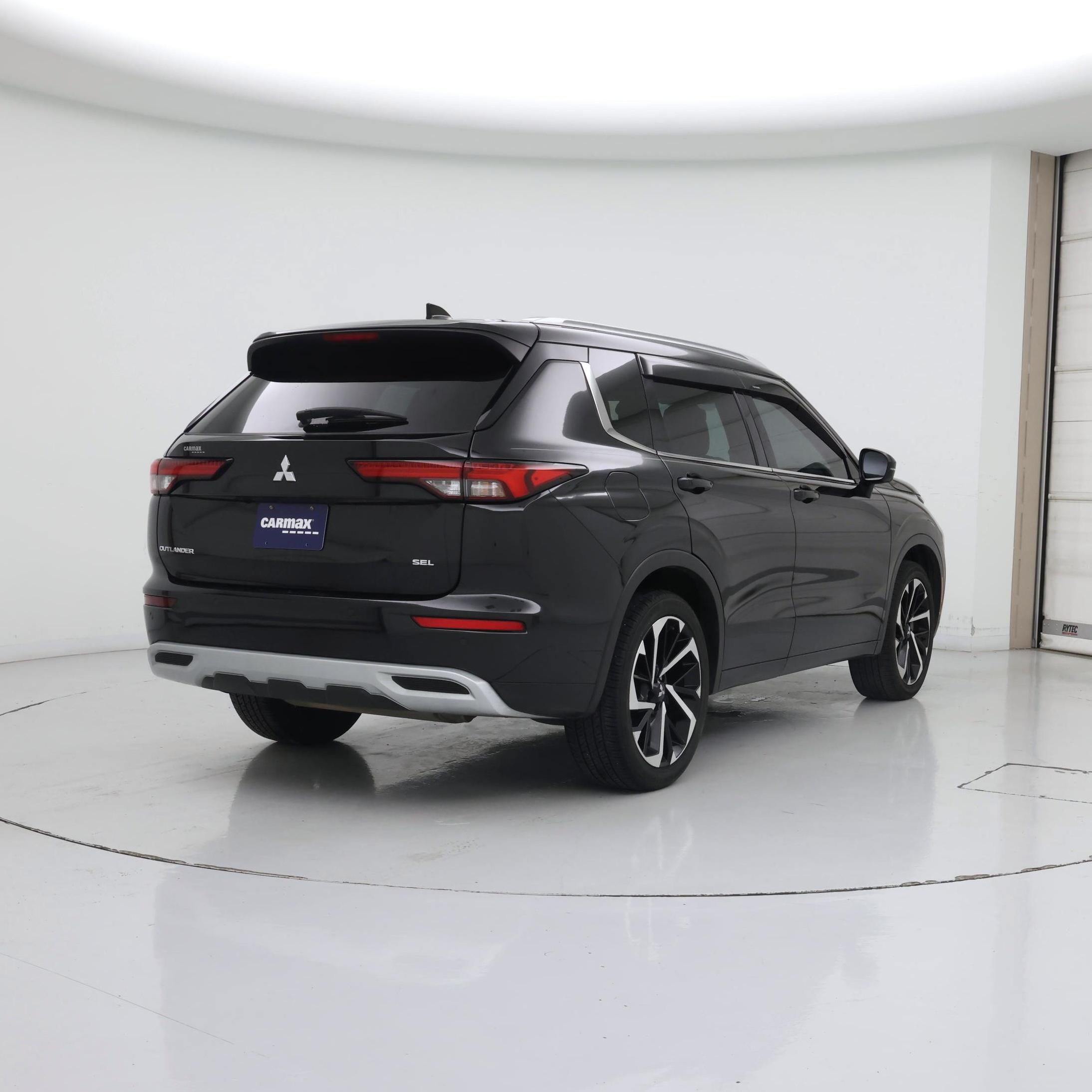 Thumbnail: 2023 Mitsubishi Outlander - 8