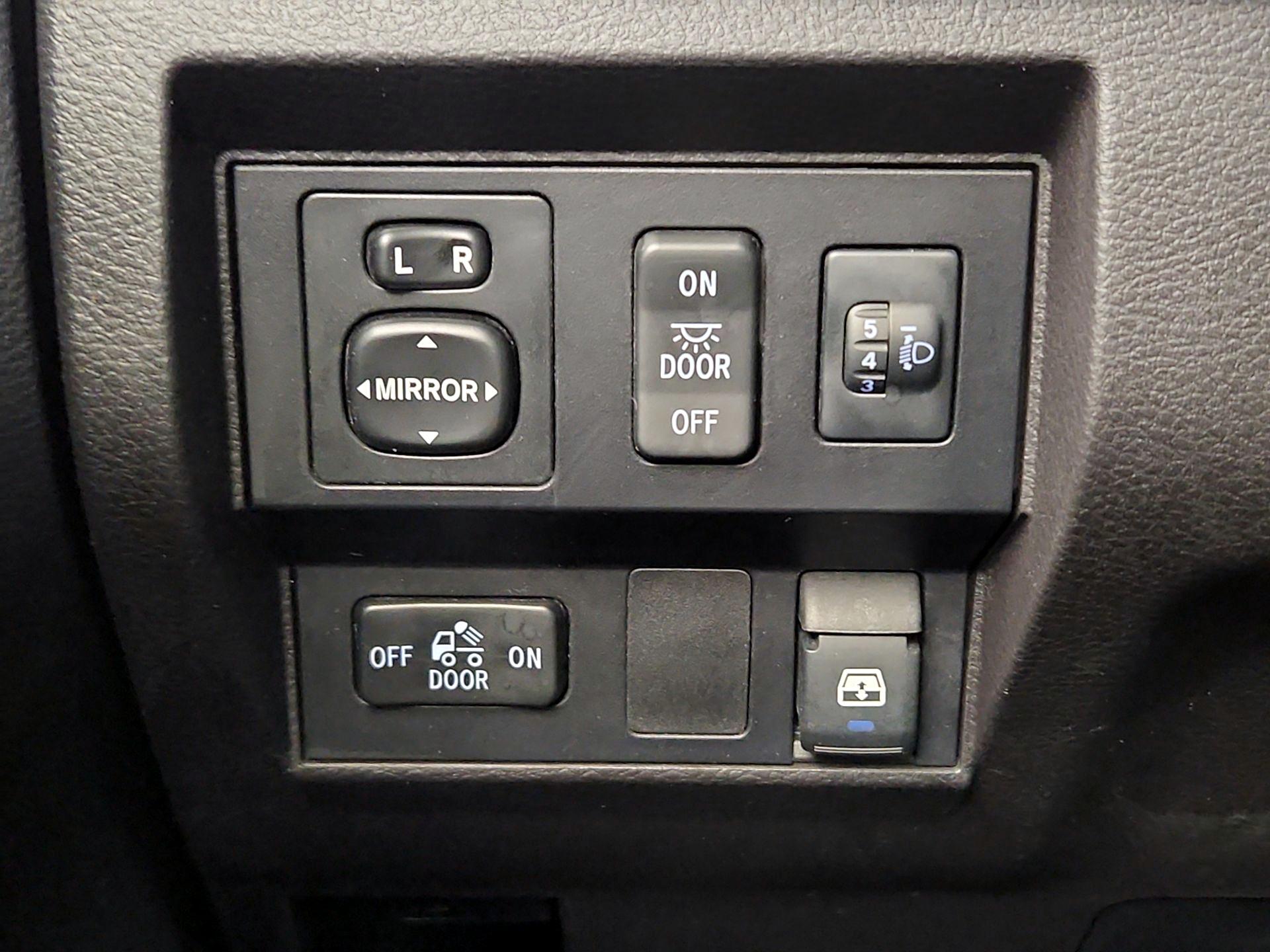 Thumbnail: 2016 Toyota Tundra - 13