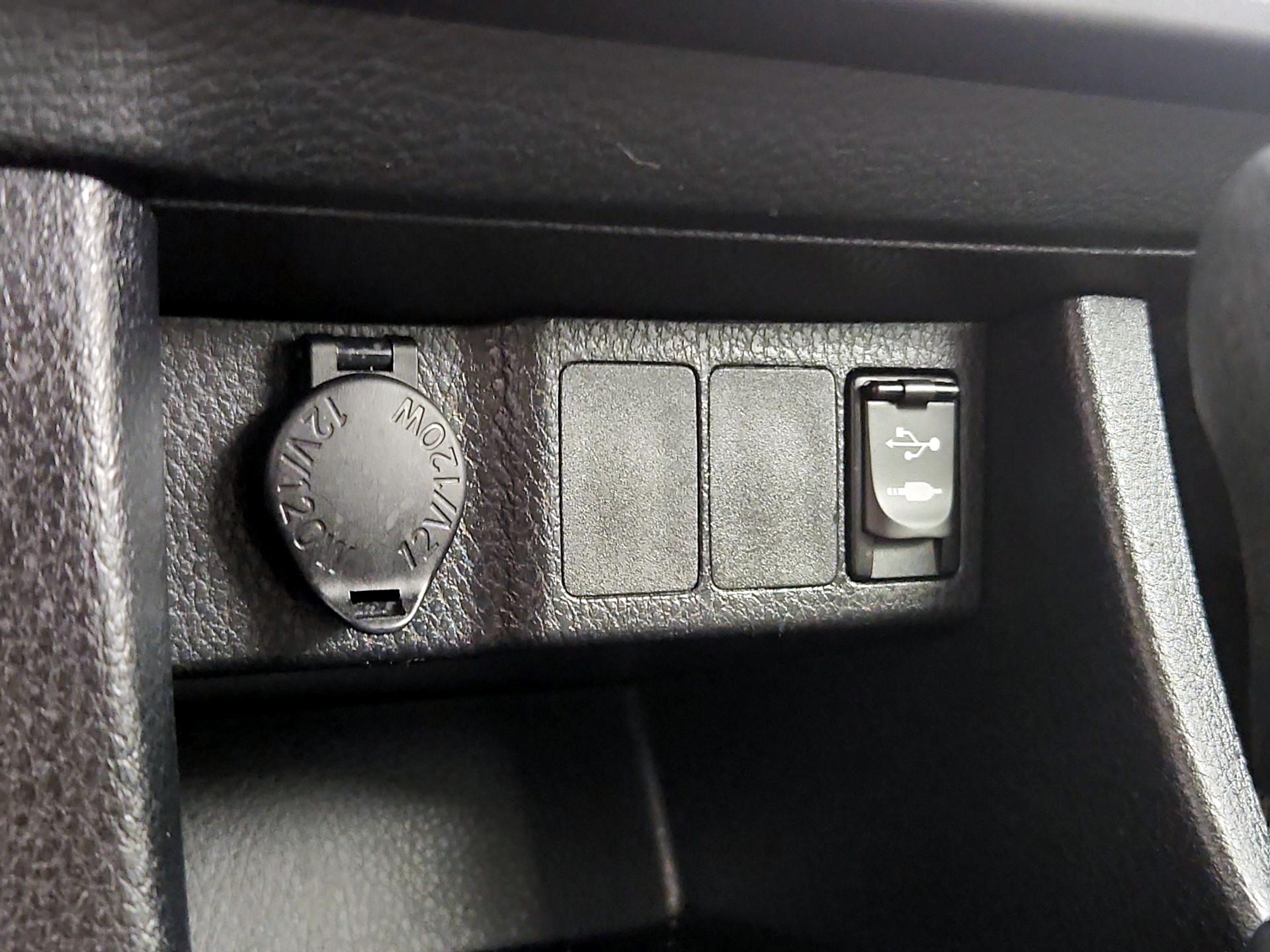 Thumbnail: 2015 Toyota Corolla - 18