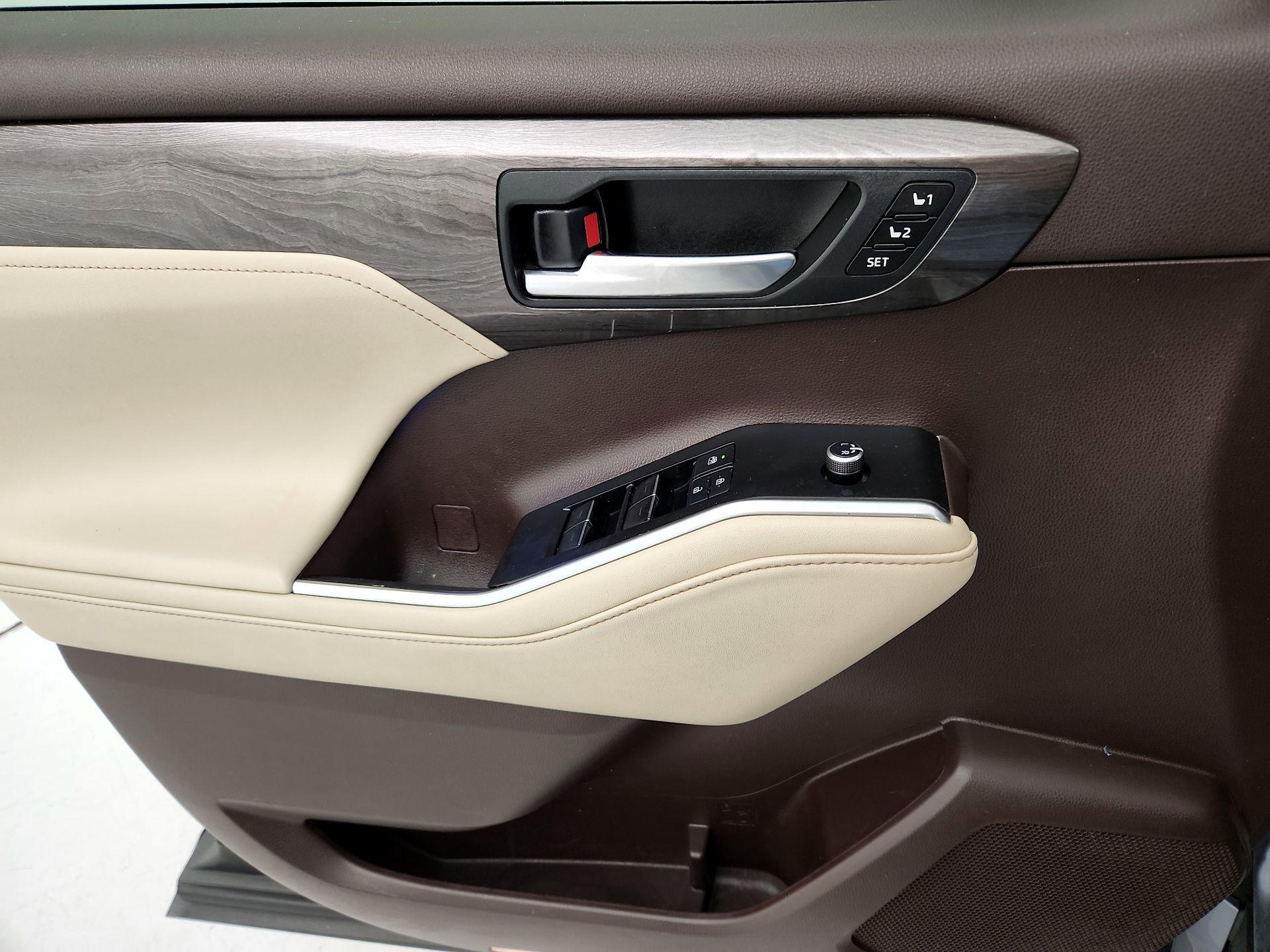 Thumbnail: 2021 Toyota Highlander - 12