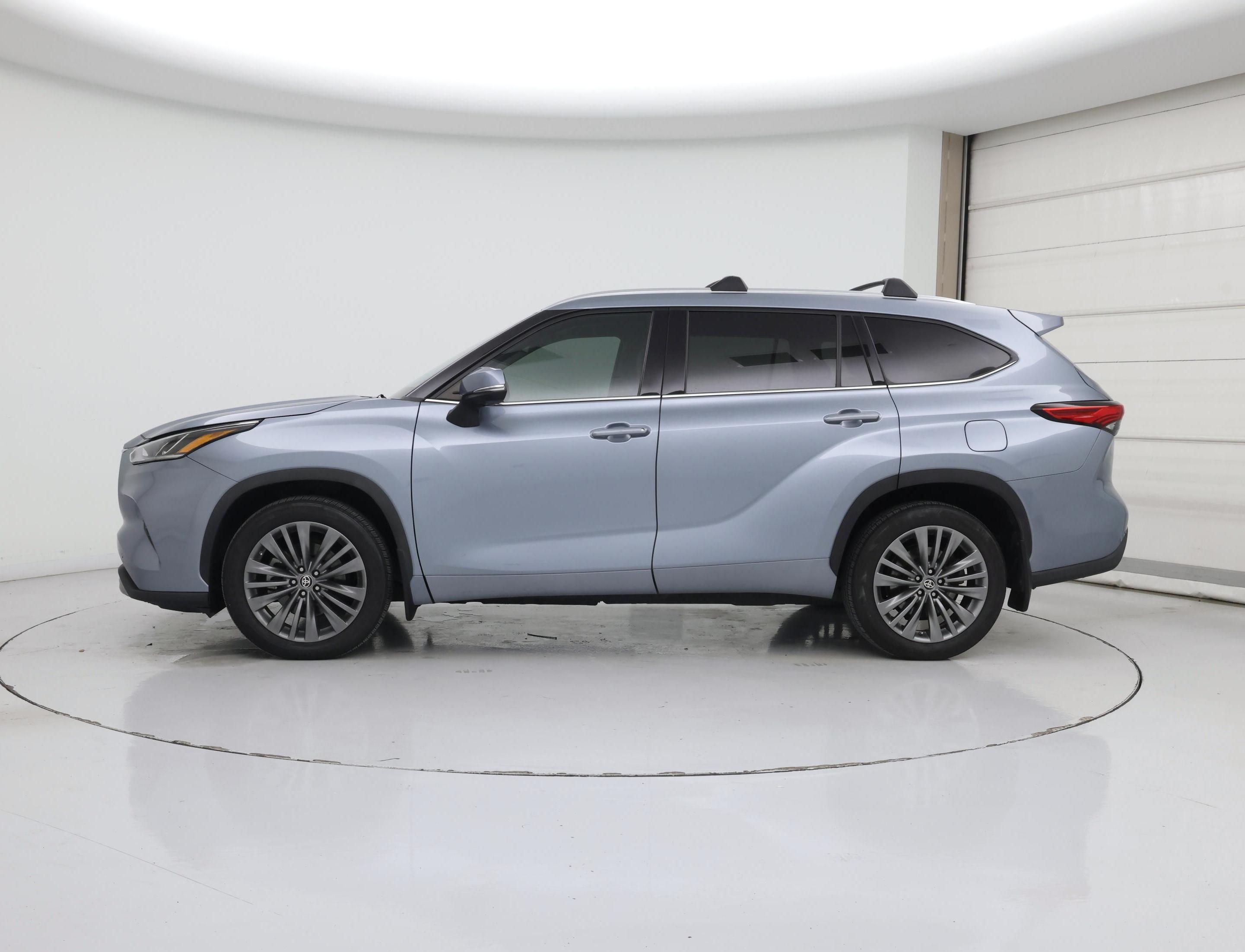 Thumbnail: 2021 Toyota Highlander - 3
