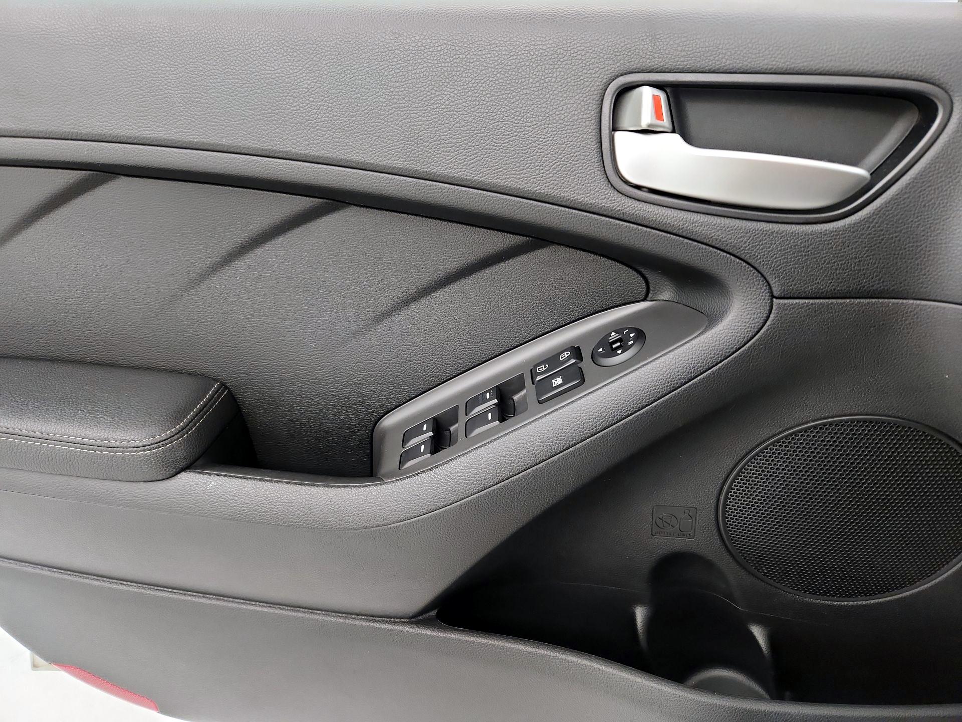 Thumbnail: 2017 Kia Forte - 12