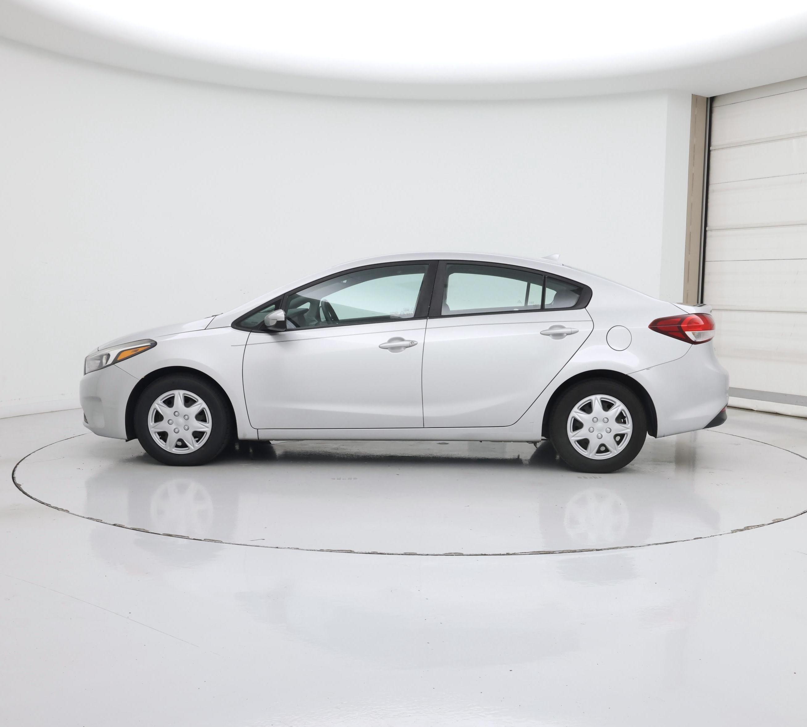 Thumbnail: 2017 Kia Forte - 3
