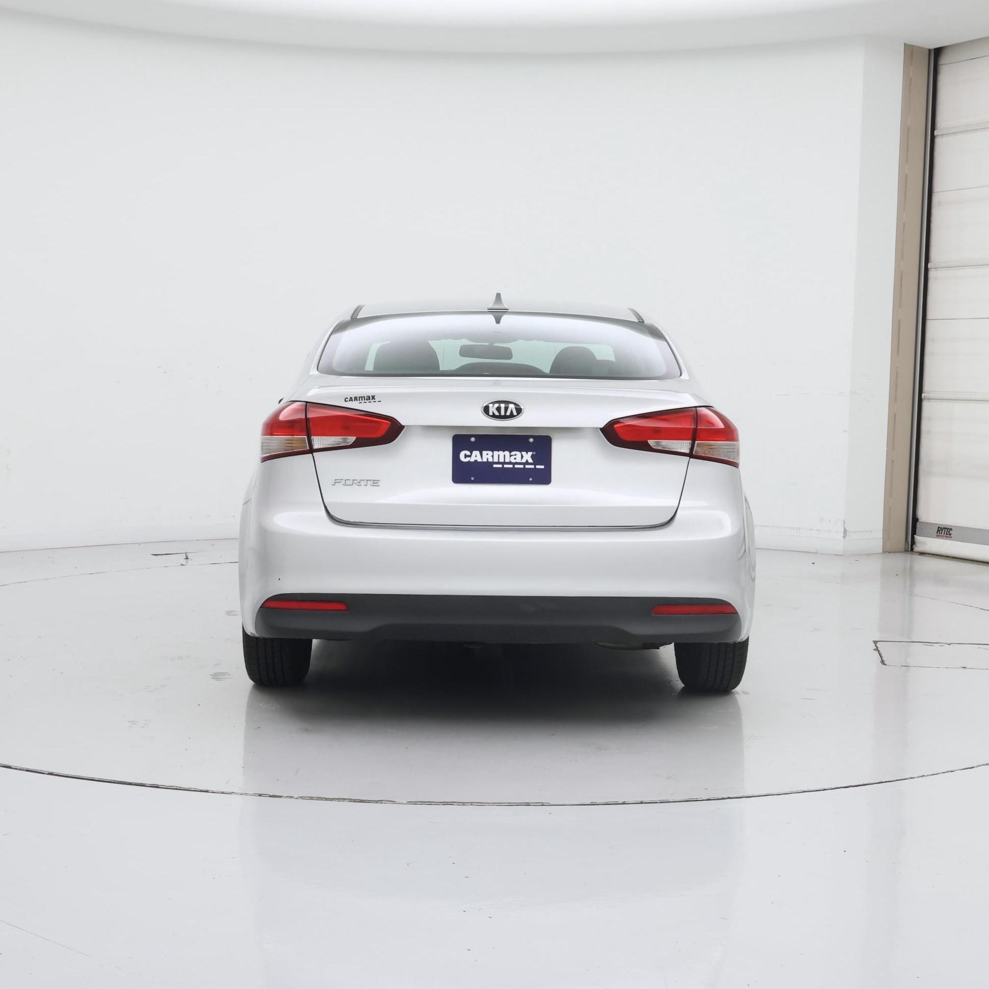 Thumbnail: 2017 Kia Forte - 6