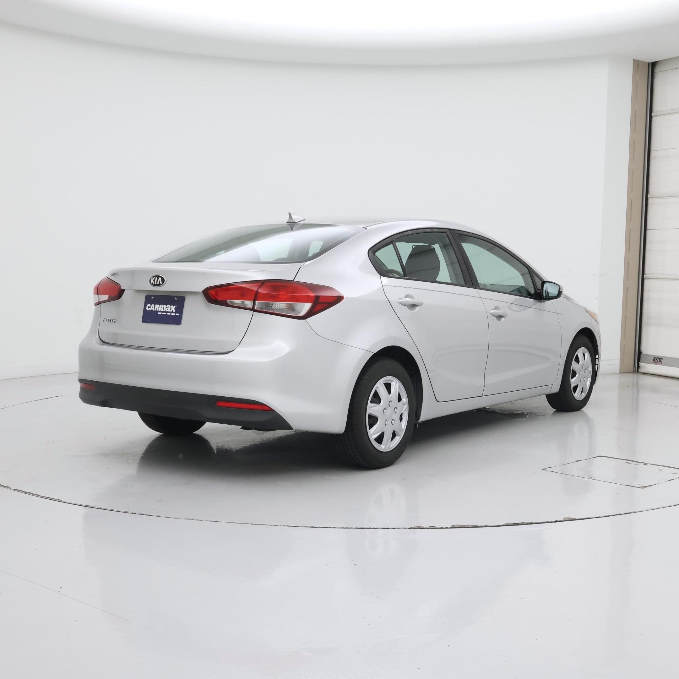 Thumbnail: 2017 Kia Forte - 8