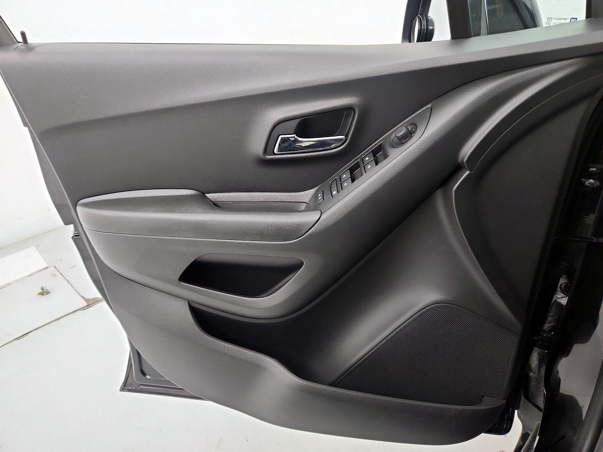 Thumbnail: 2021 Chevrolet Trax - 12