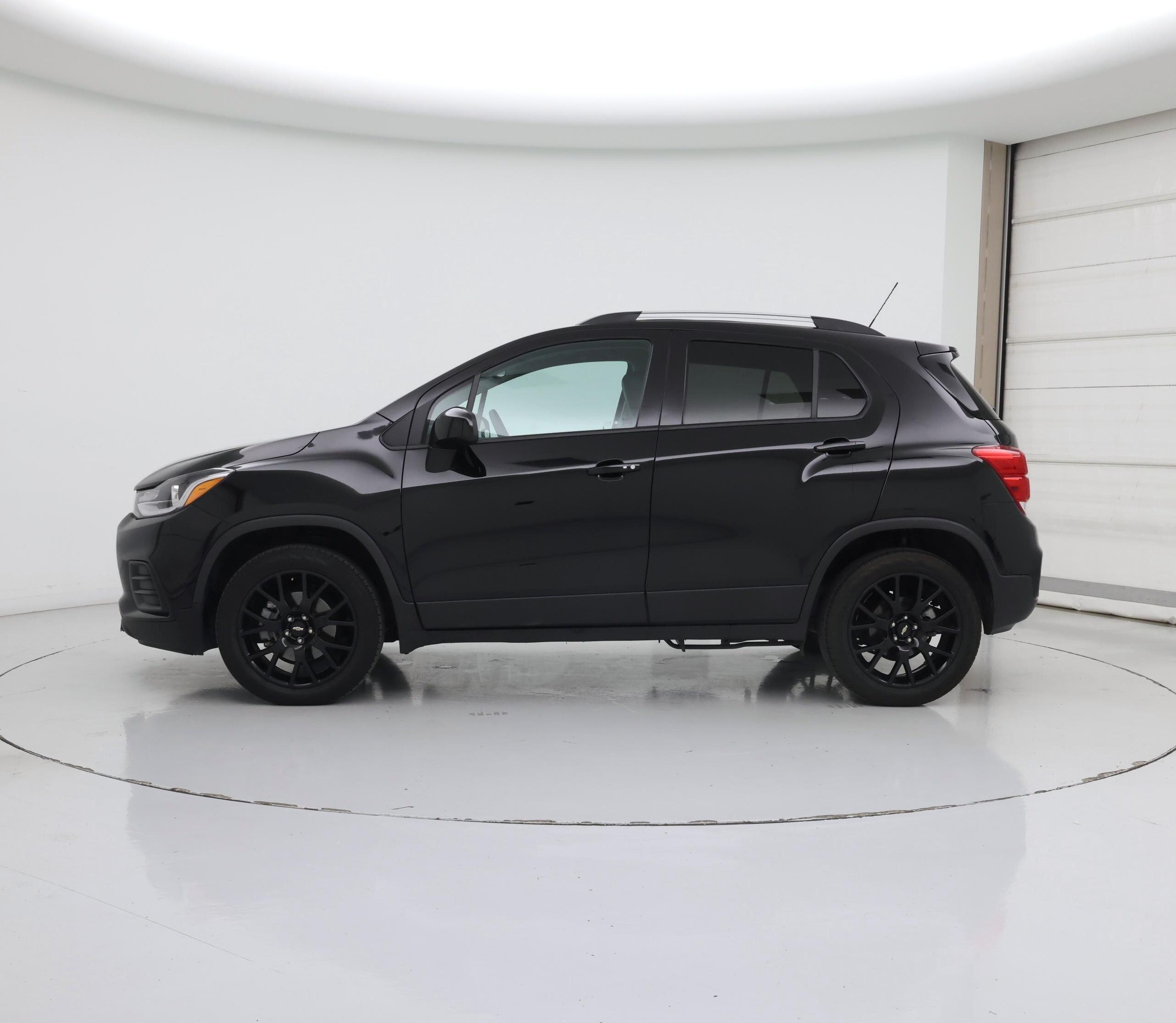 Thumbnail: 2021 Chevrolet Trax - 3