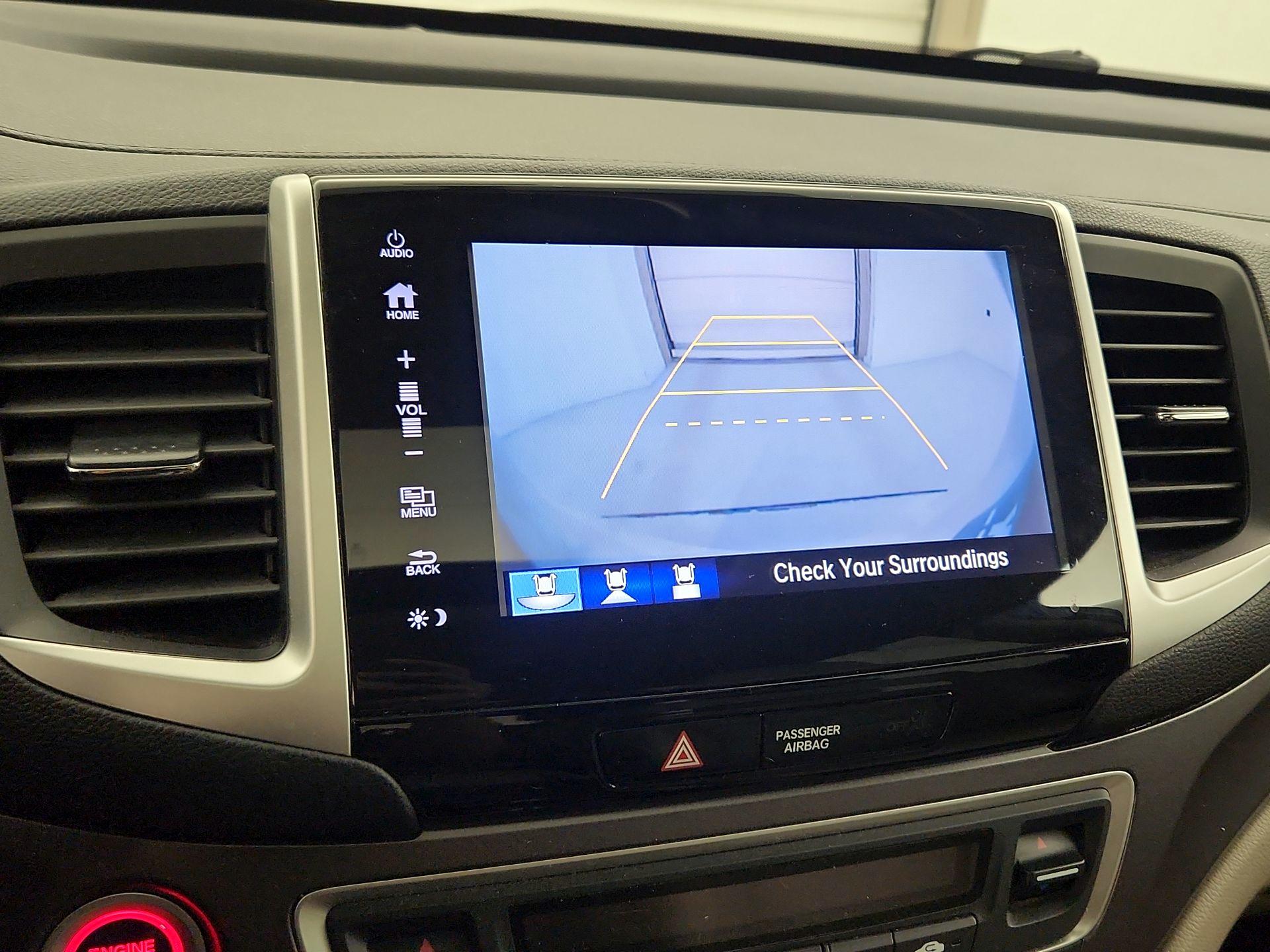 Thumbnail: 2017 Honda Pilot - 14