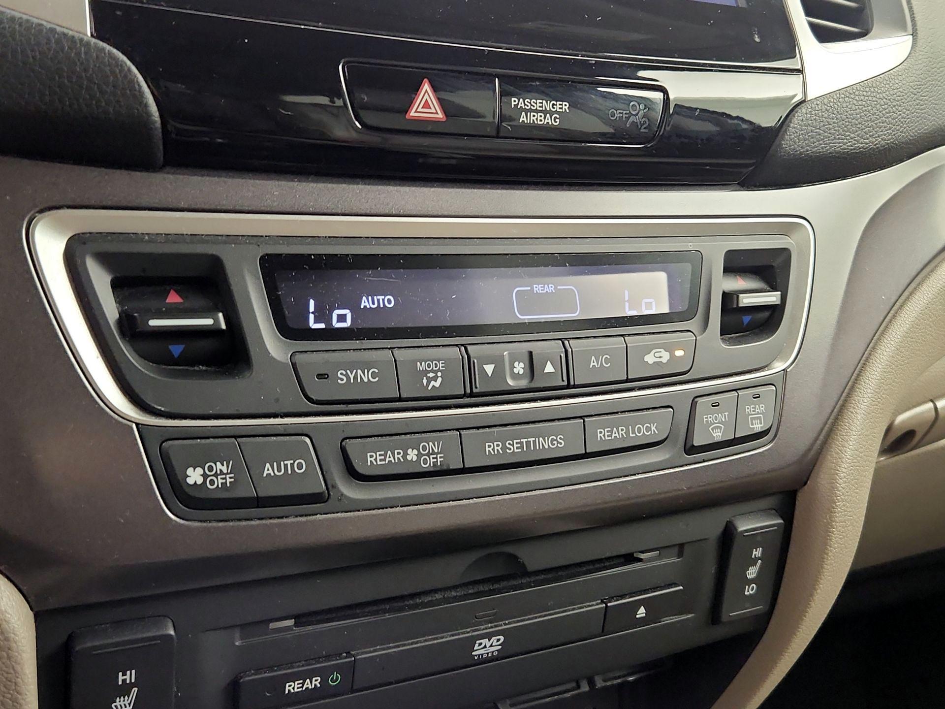 Thumbnail: 2017 Honda Pilot - 16