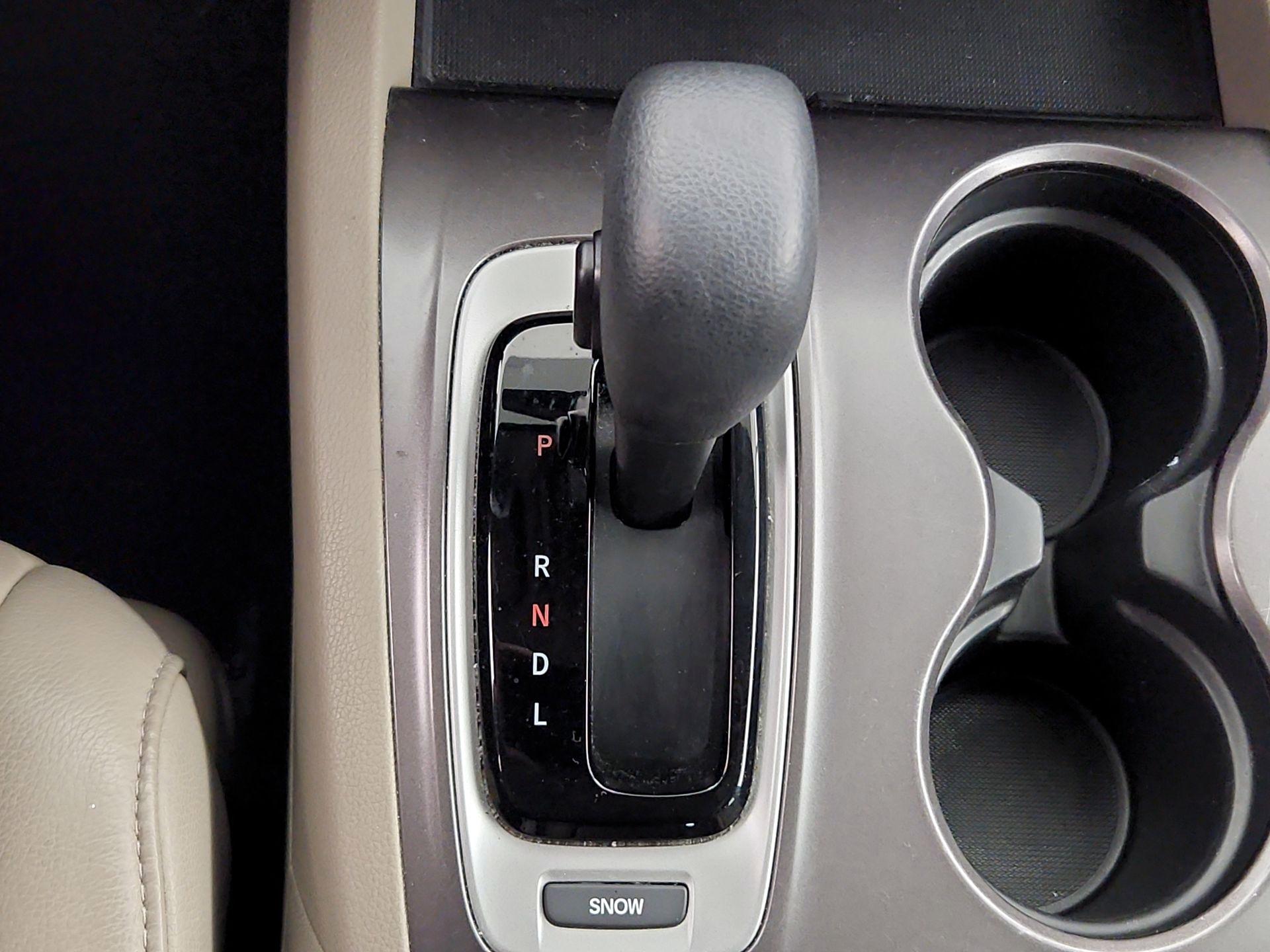 Thumbnail: 2017 Honda Pilot - 17