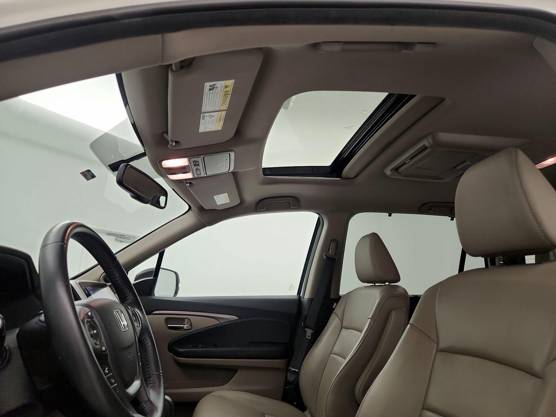 Thumbnail: 2017 Honda Pilot - 19