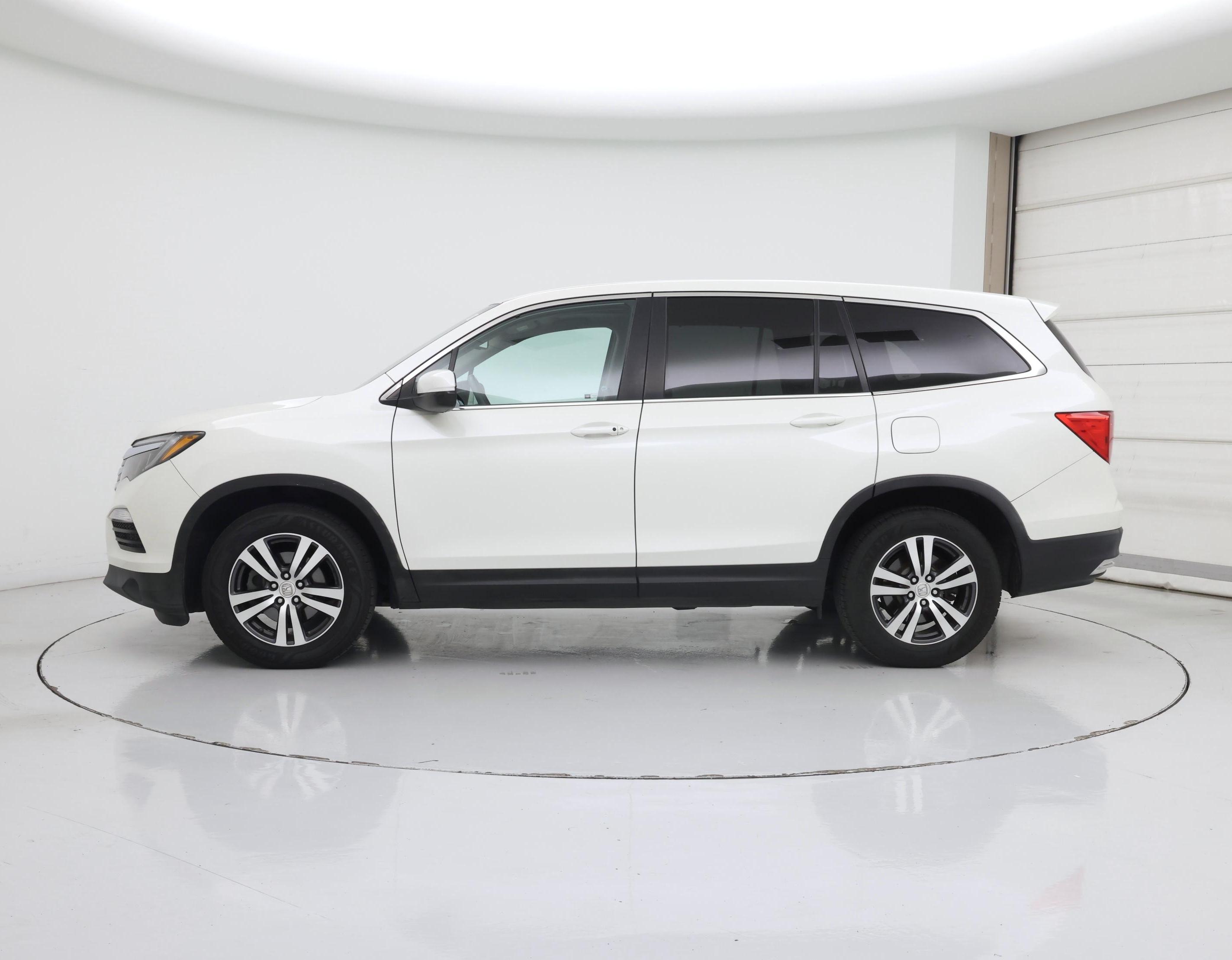 Thumbnail: 2017 Honda Pilot - 3
