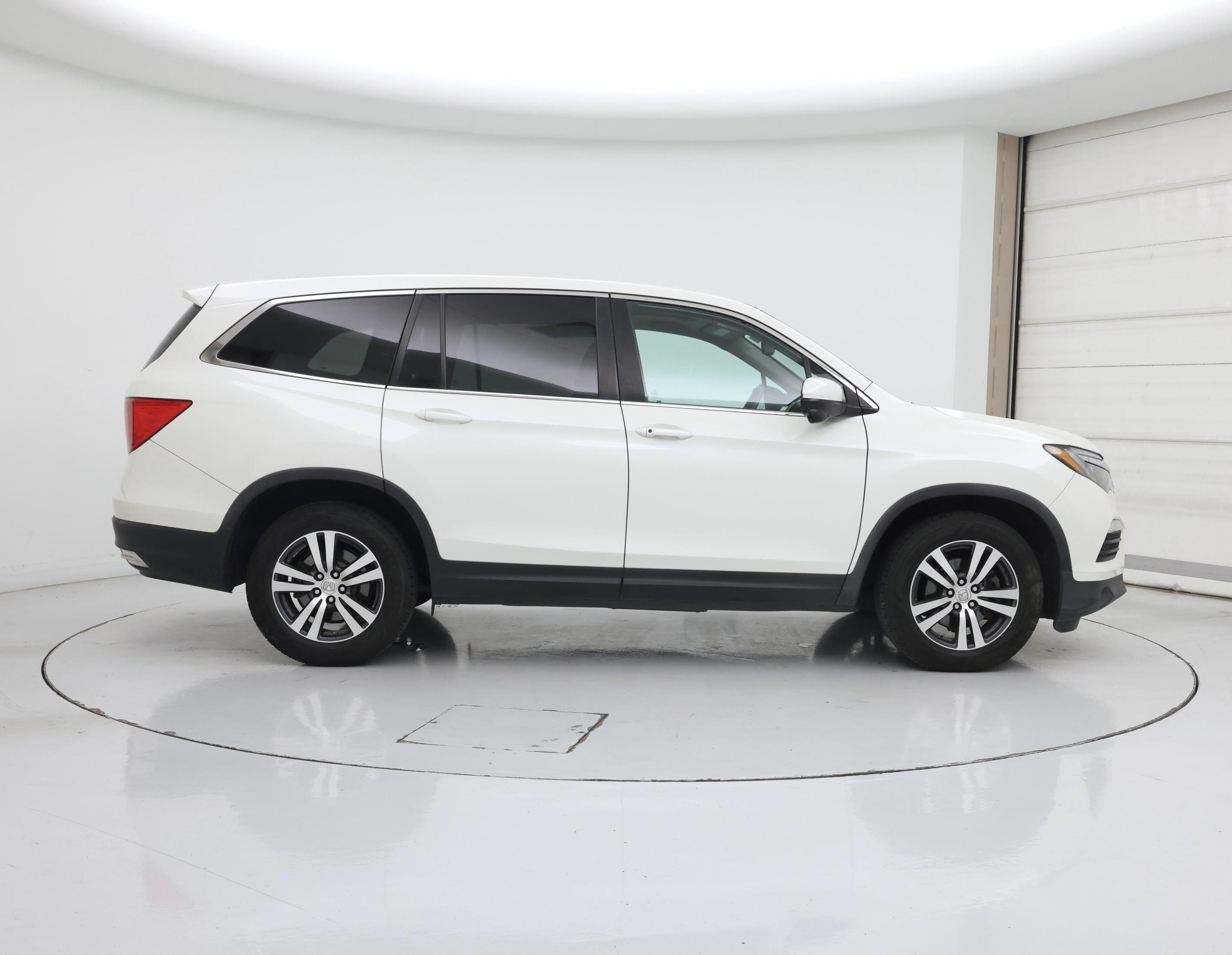 Thumbnail: 2017 Honda Pilot - 7