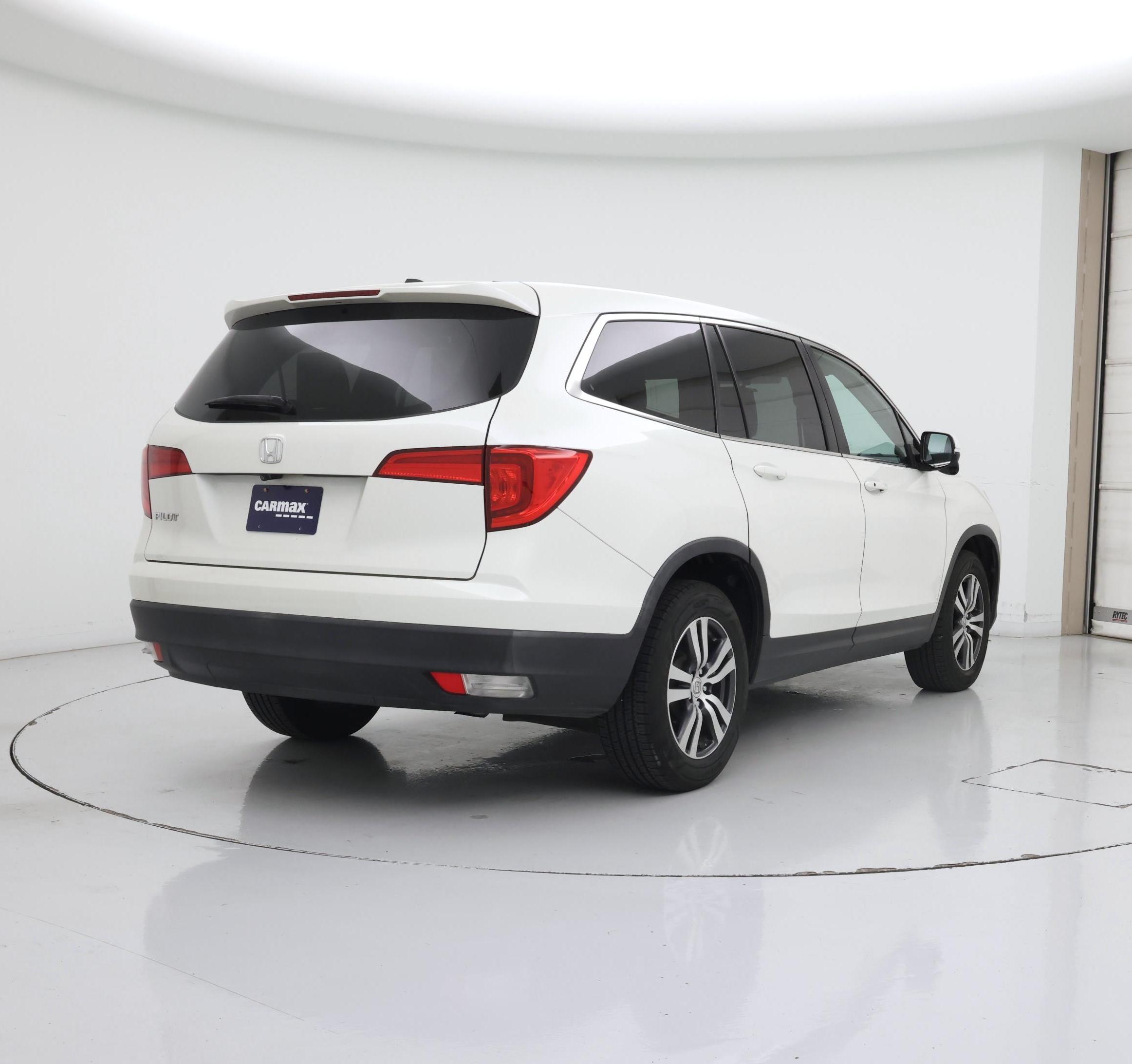 Thumbnail: 2017 Honda Pilot - 8