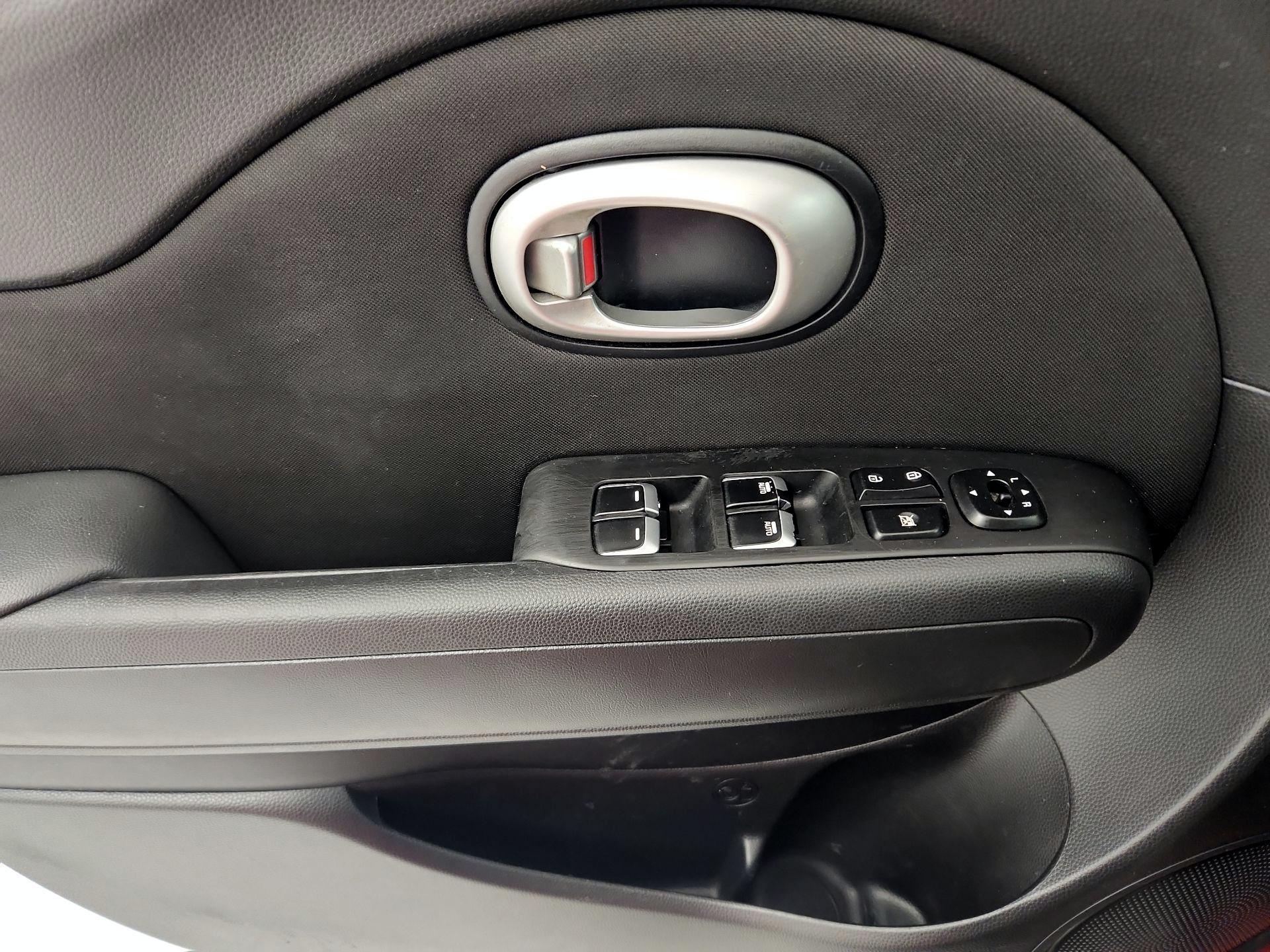 Thumbnail: 2018 Kia Soul - 12