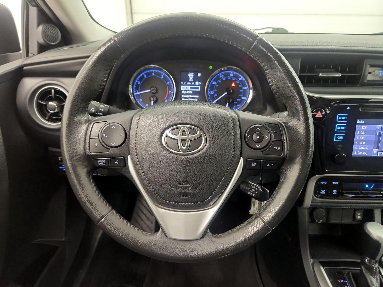 2019 Toyota Corolla LE - Photo 11