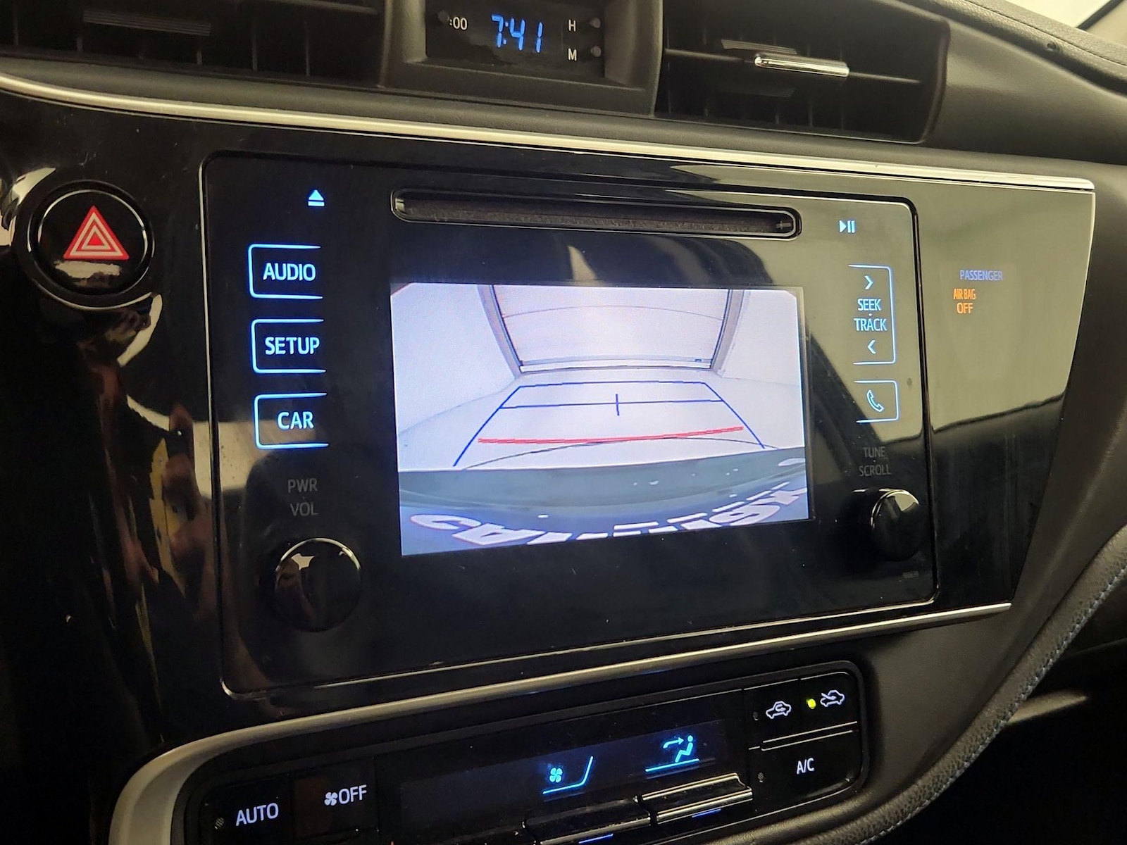 2019 Toyota Corolla LE - Photo 15