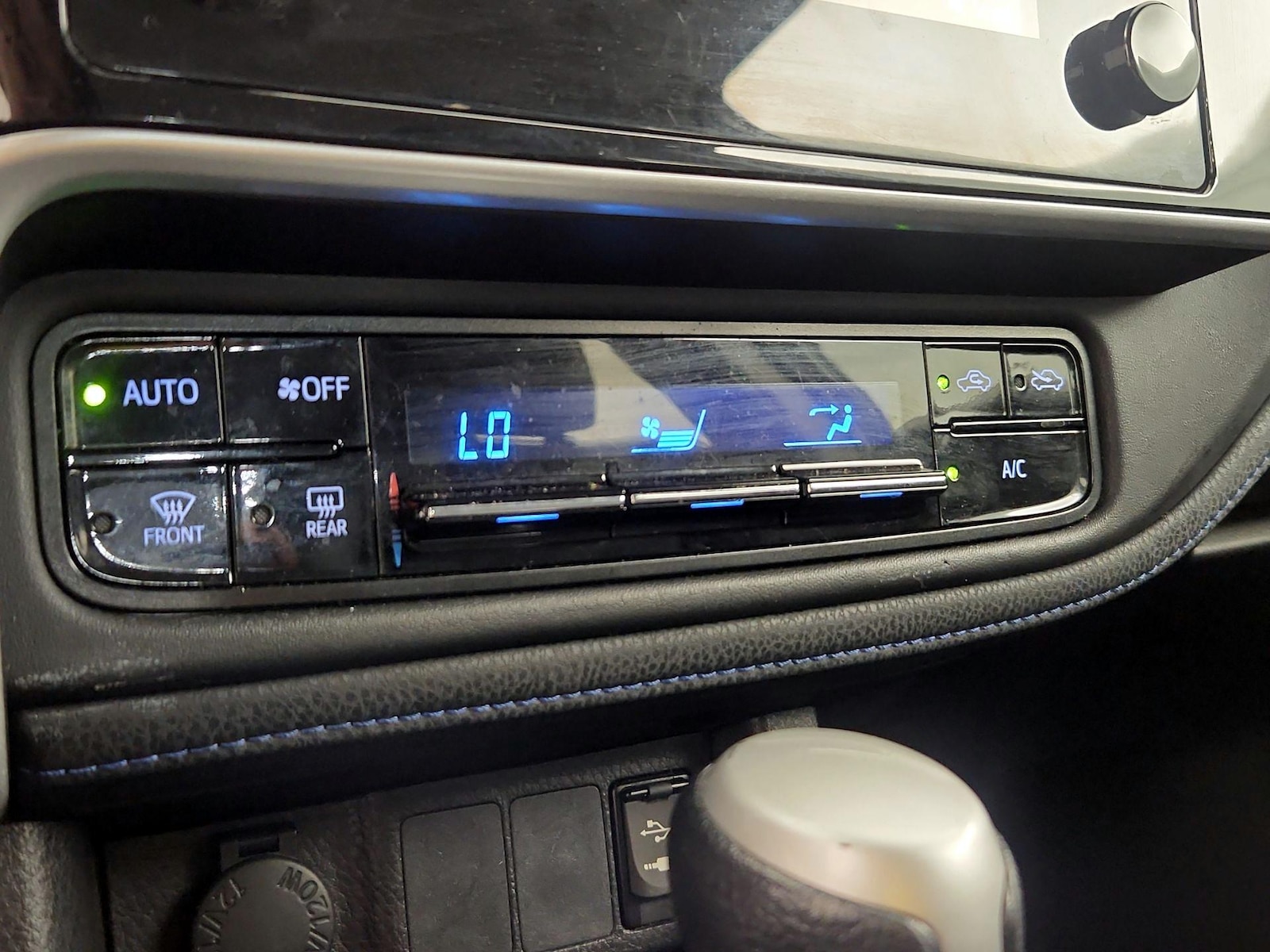 2019 Toyota Corolla LE - Photo 17