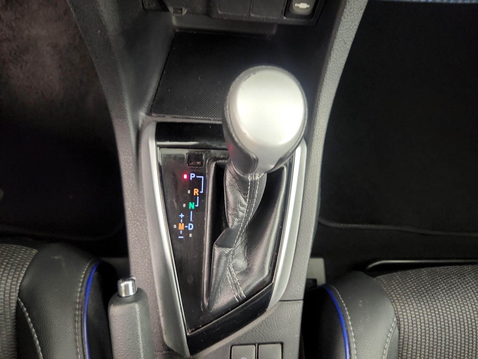 2019 Toyota Corolla LE - Photo 18