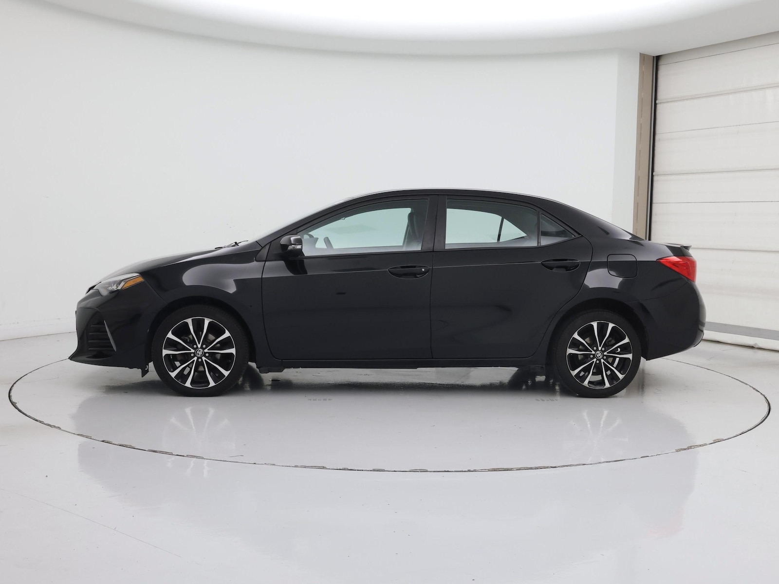 2019 Toyota Corolla LE - Photo 4
