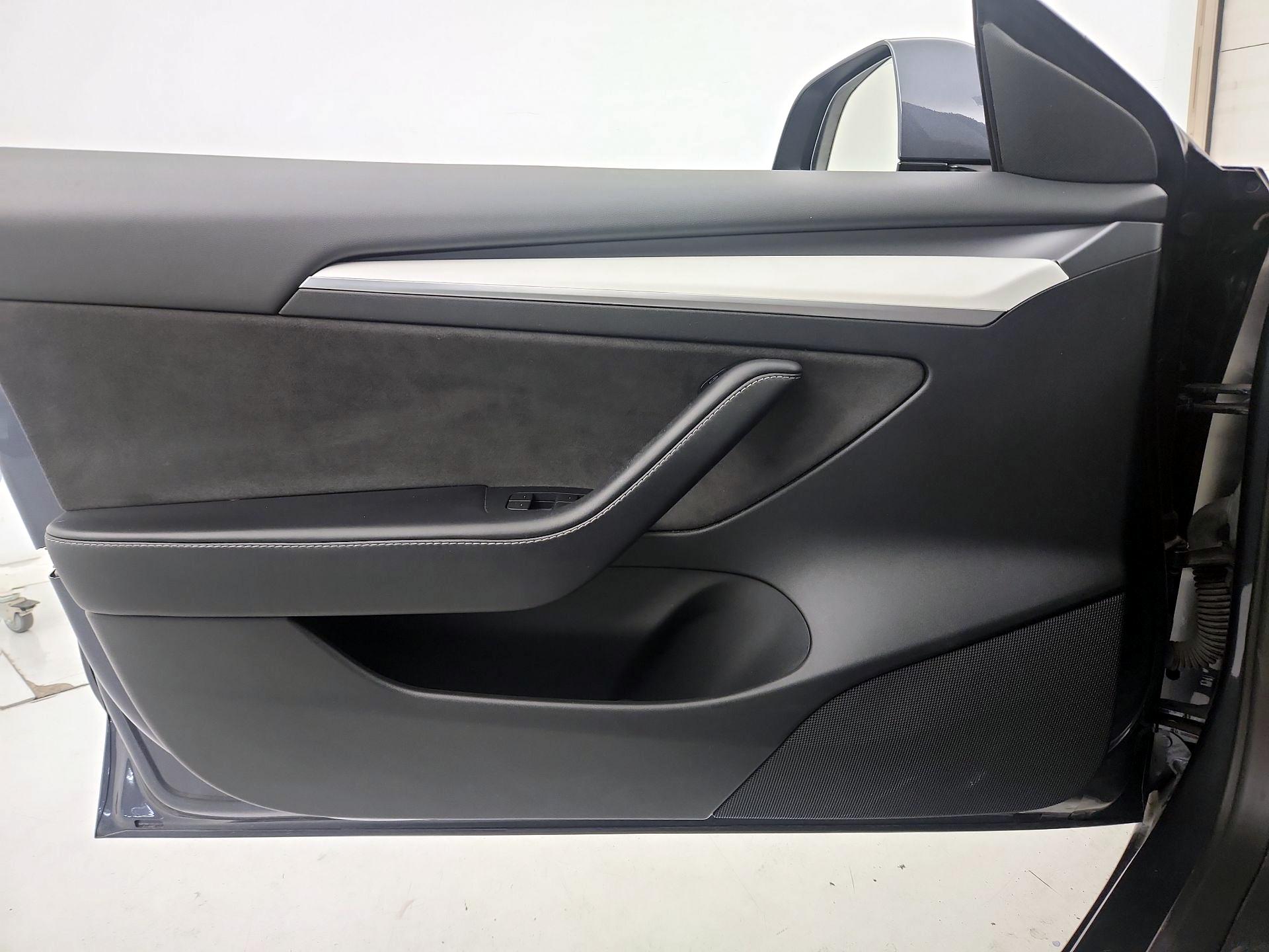 Thumbnail: 2023 Tesla Model 3 - 12
