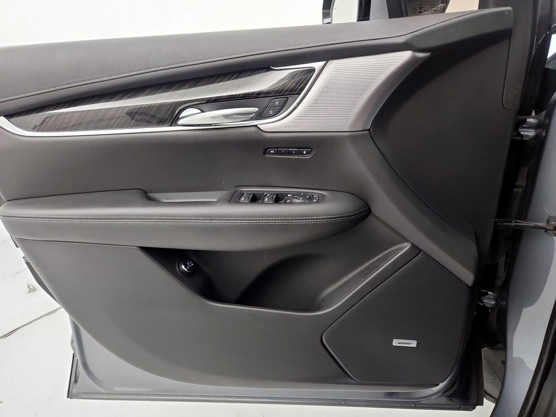 Thumbnail: 2021 Cadillac XT6 - 12