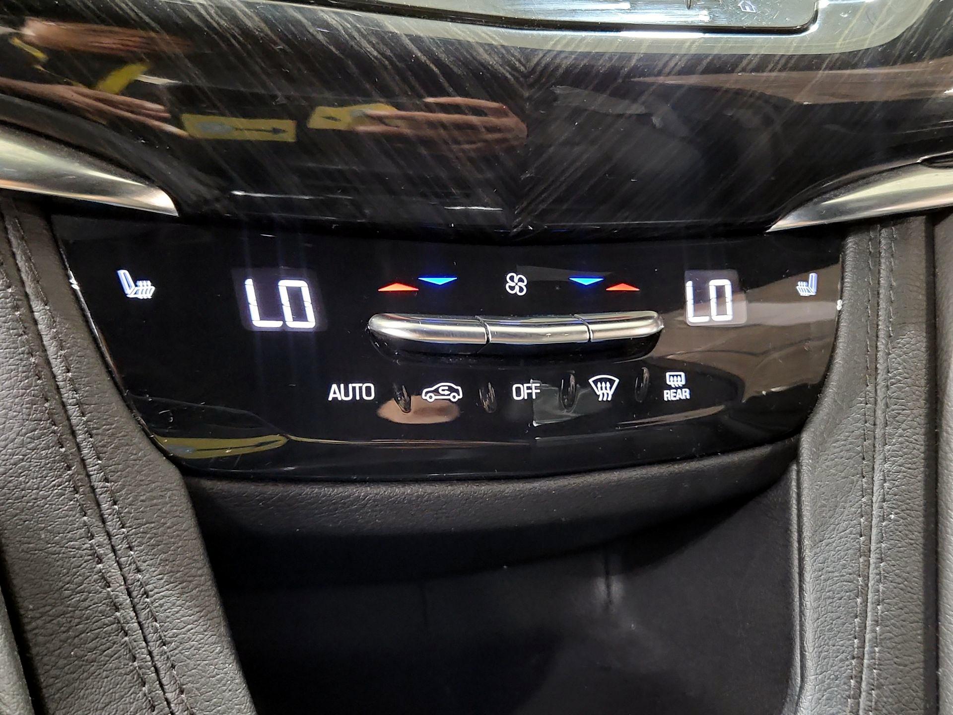 Thumbnail: 2021 Cadillac XT6 - 17