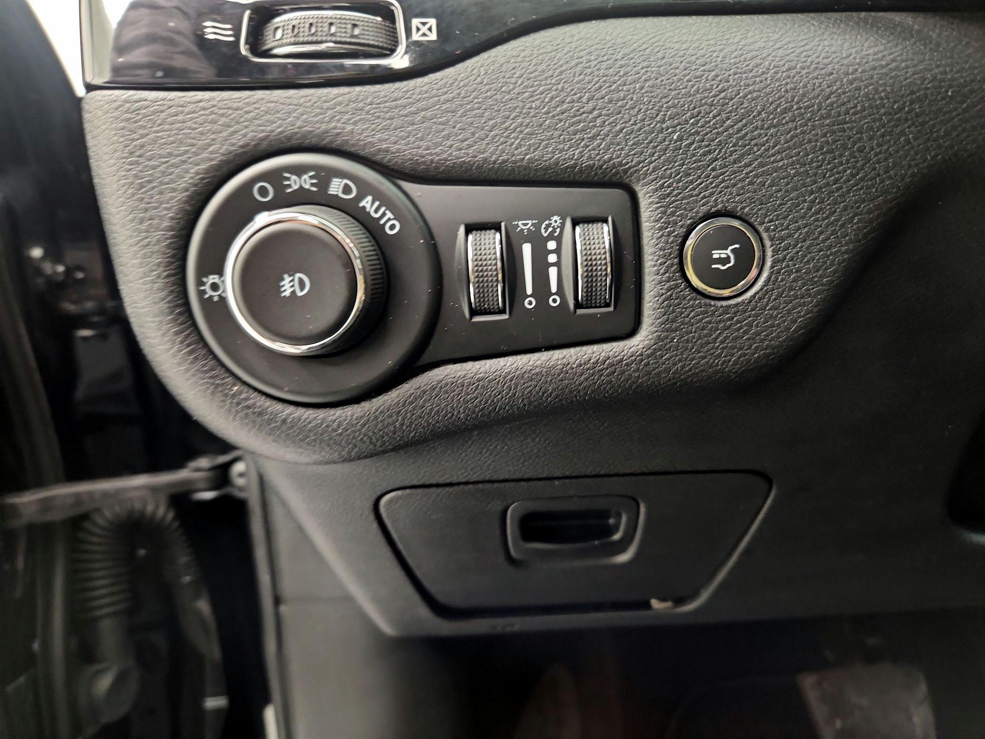 Thumbnail: 2023 Jeep Cherokee - 13