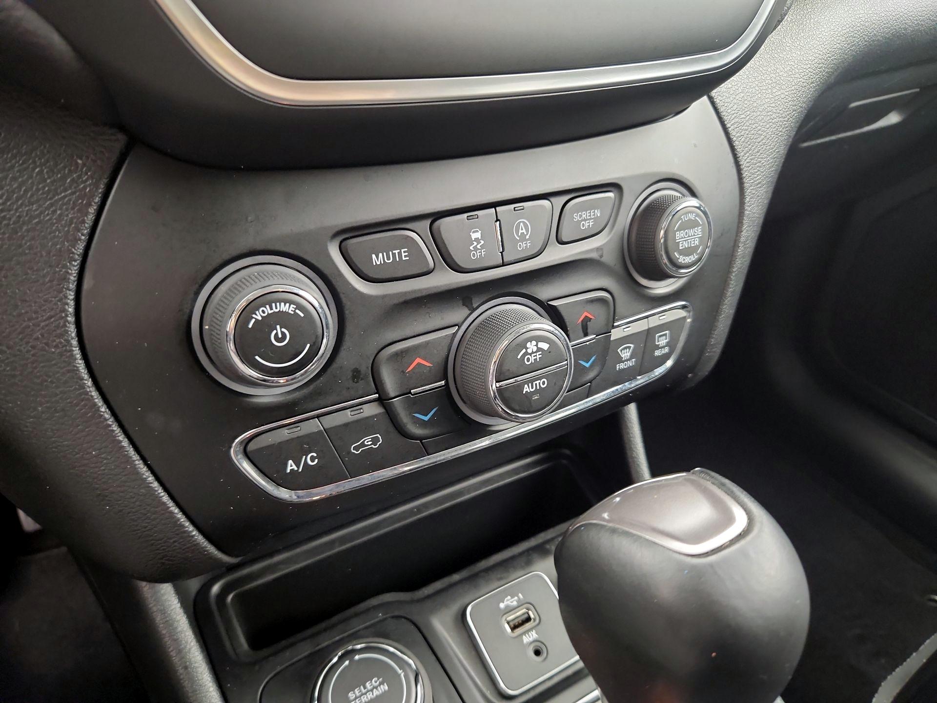Thumbnail: 2023 Jeep Cherokee - 16