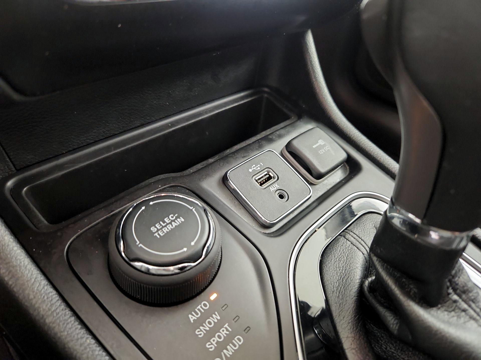 Thumbnail: 2023 Jeep Cherokee - 18