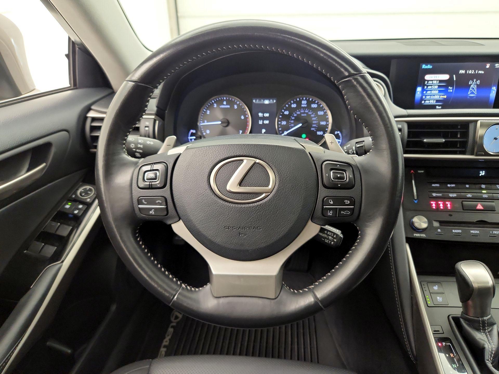 Thumbnail: 2018 Lexus IS - 10