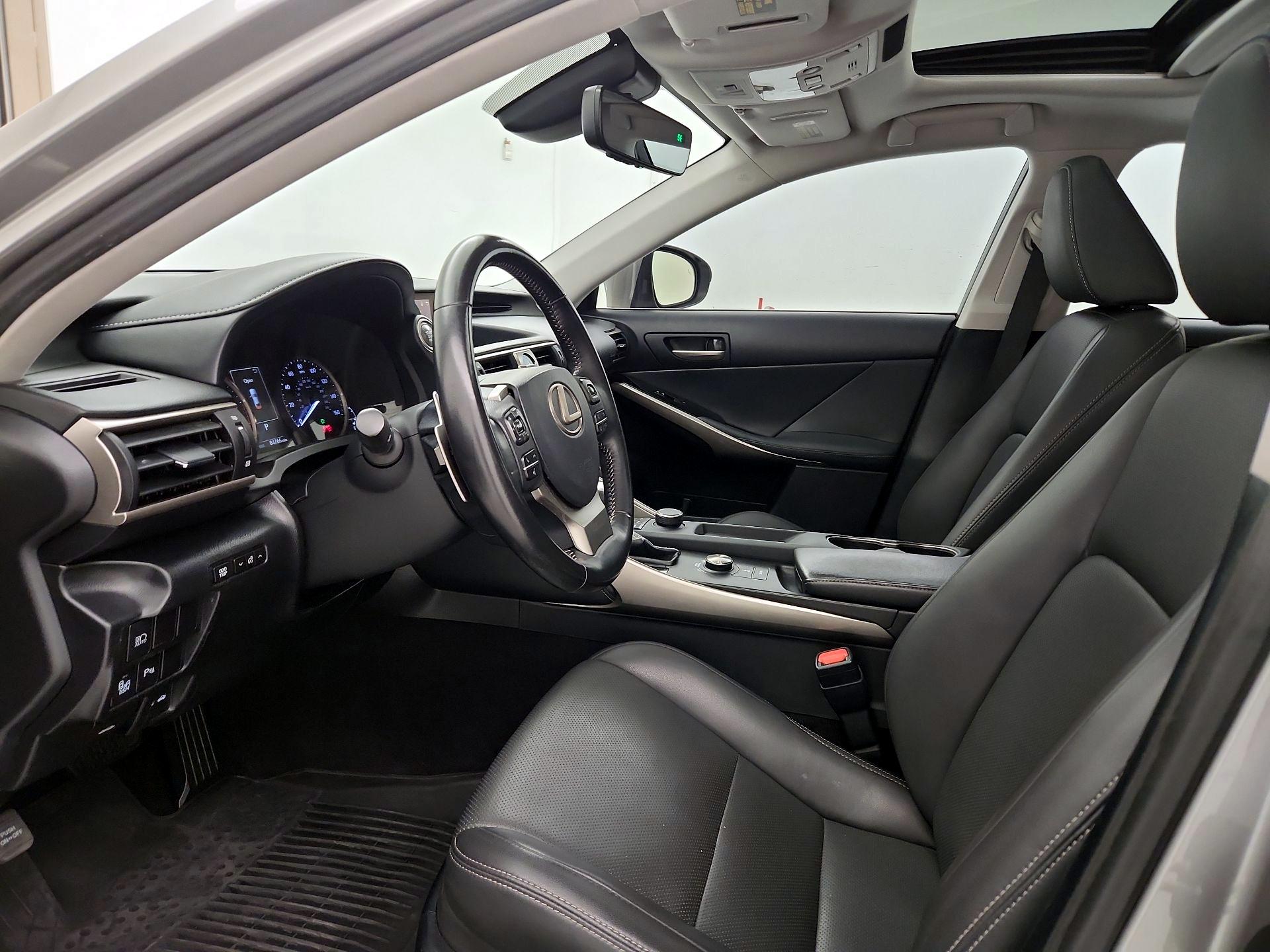 Thumbnail: 2018 Lexus IS - 11