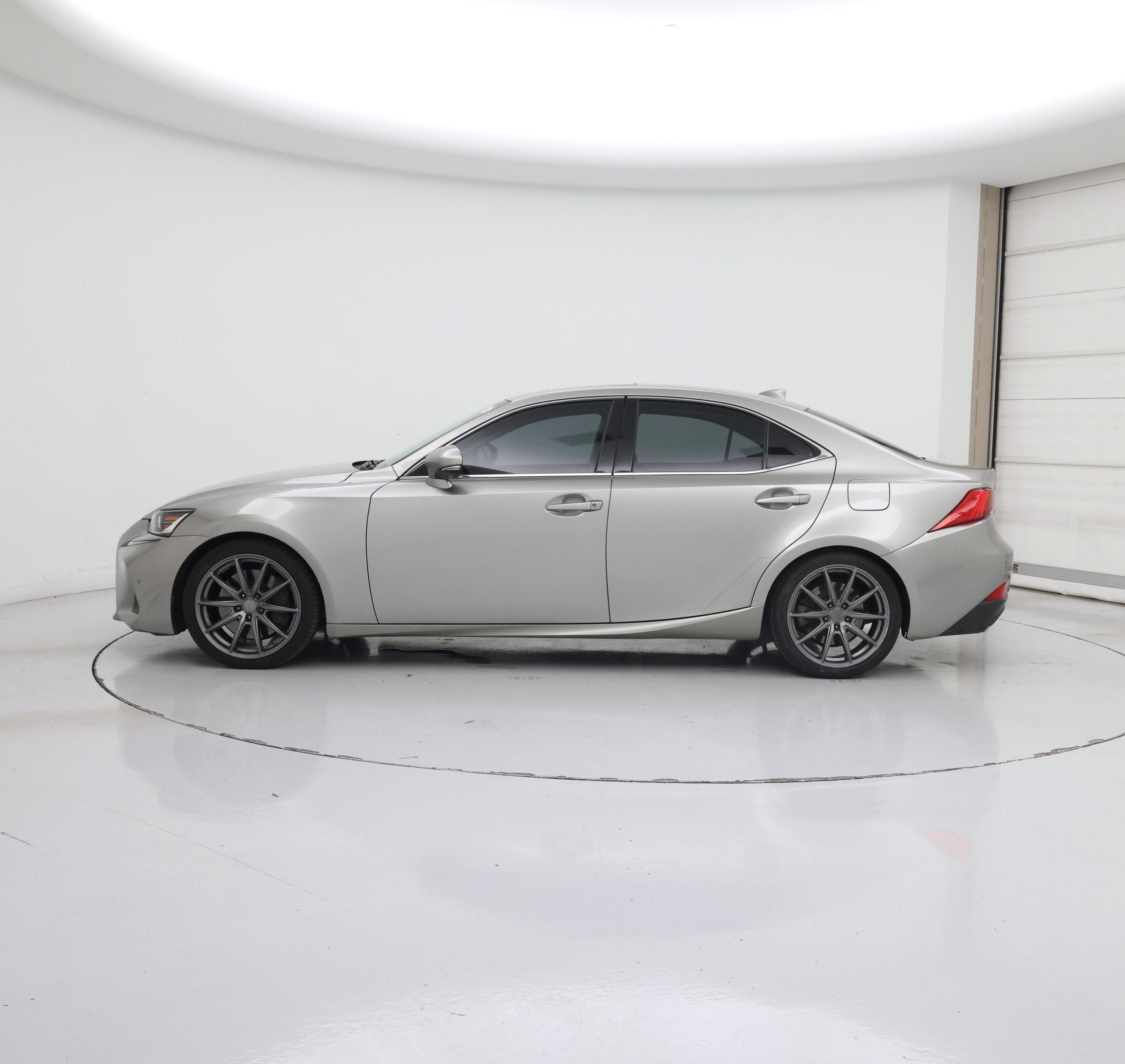 Thumbnail: 2018 Lexus IS - 3