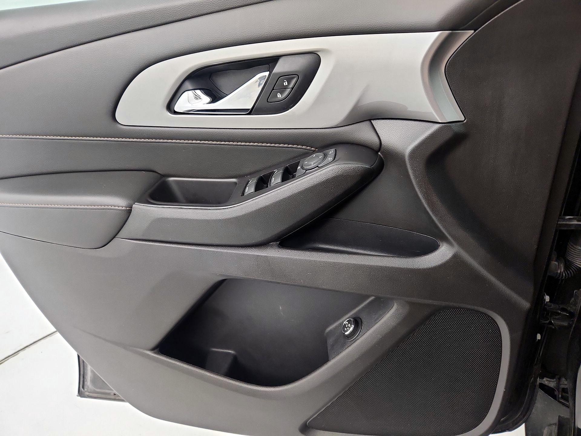 Thumbnail: 2020 Chevrolet Traverse - 12