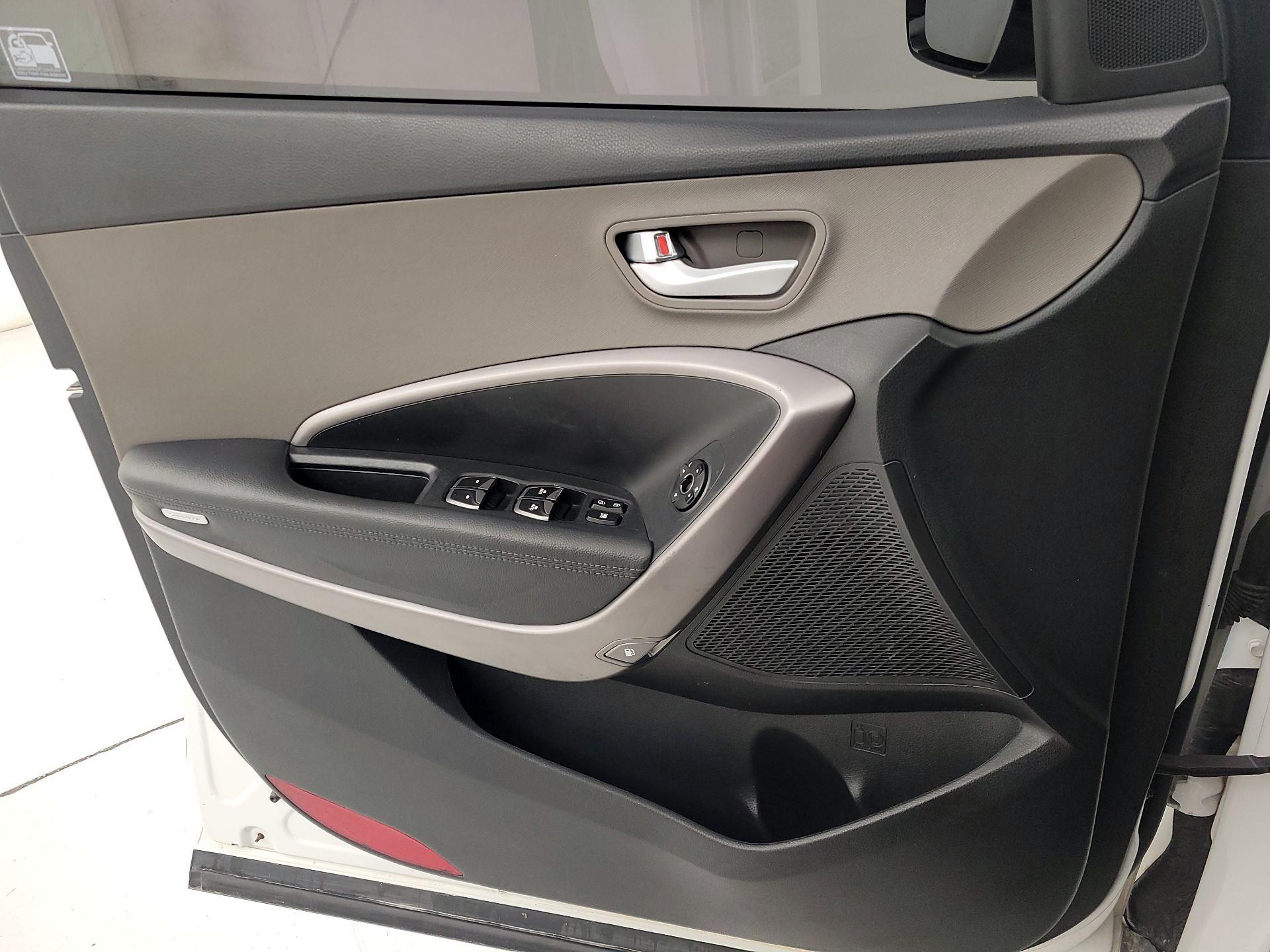 Thumbnail: 2016 Hyundai Santa Fe - 12