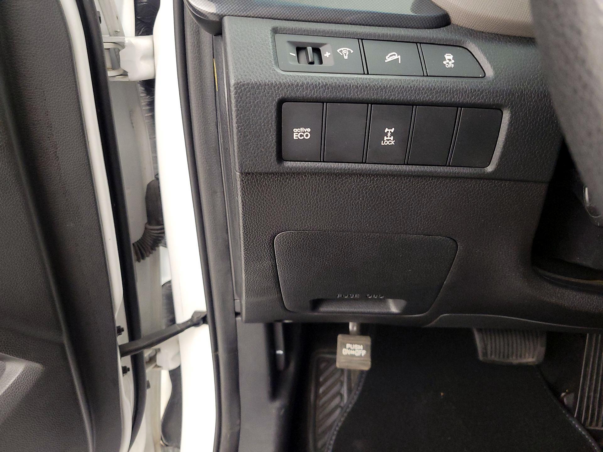 Thumbnail: 2016 Hyundai Santa Fe - 13