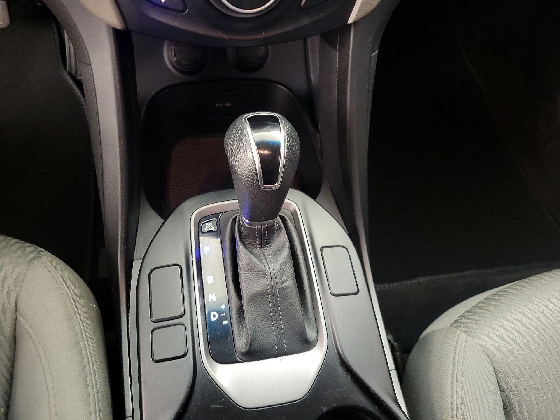 Thumbnail: 2016 Hyundai Santa Fe - 16