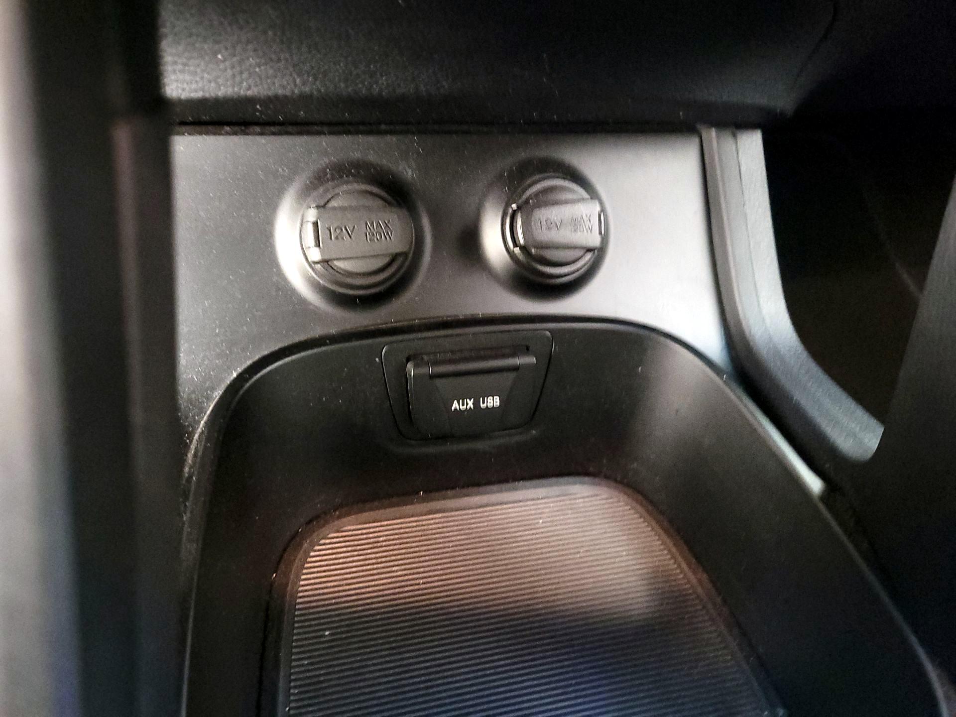 Thumbnail: 2016 Hyundai Santa Fe - 17