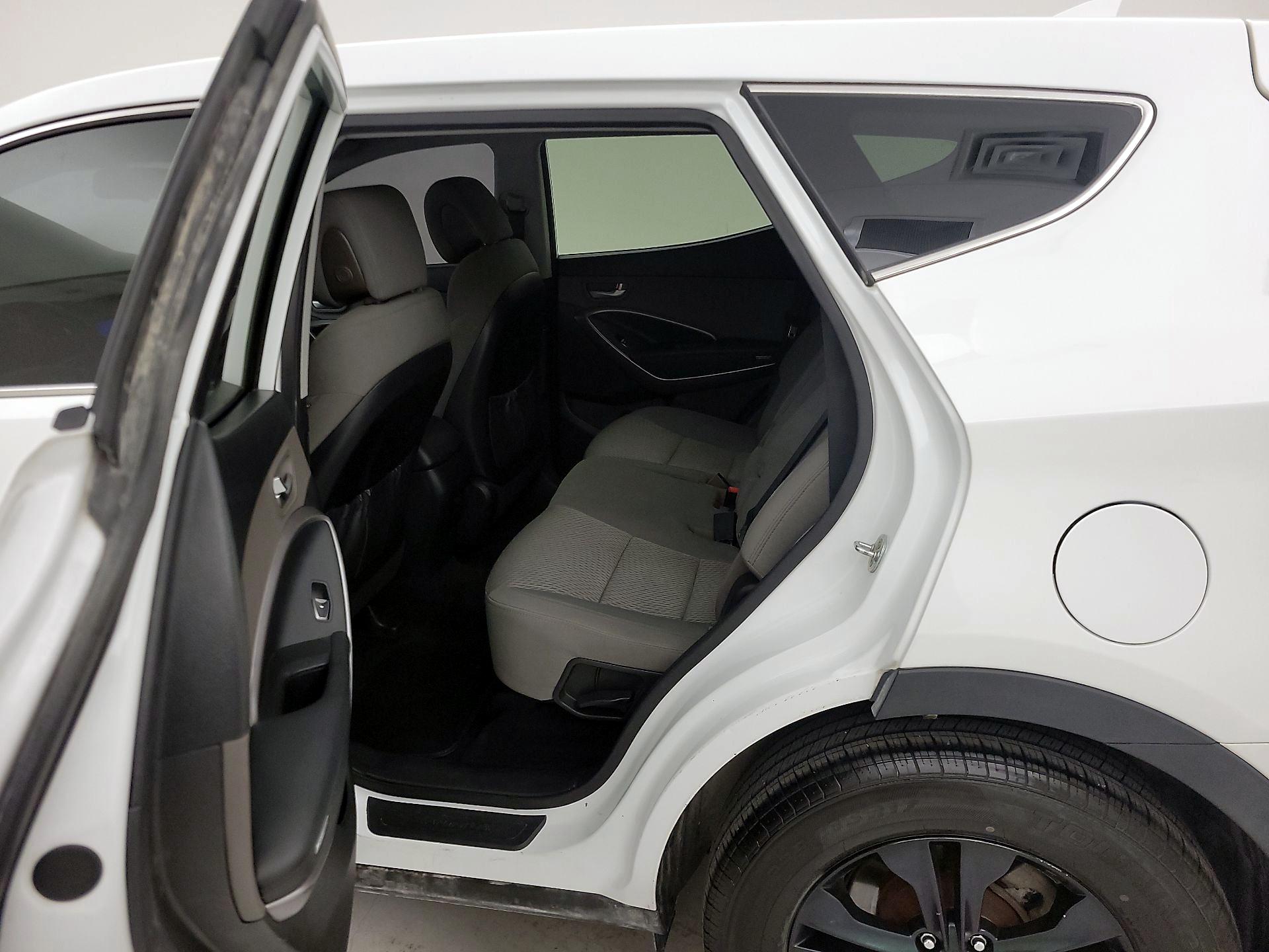 Thumbnail: 2016 Hyundai Santa Fe - 18