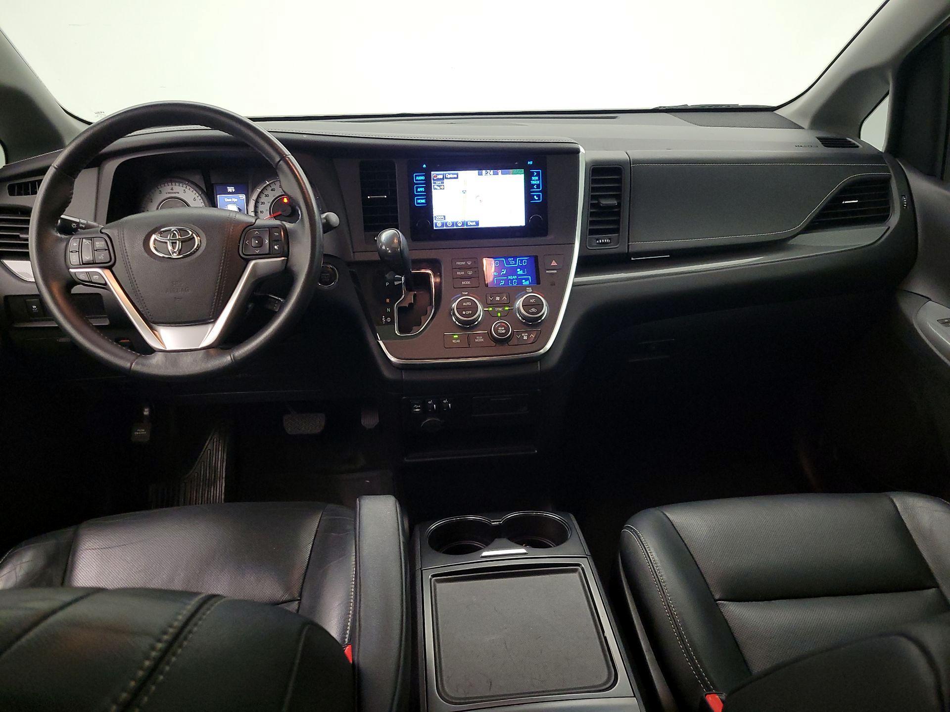Thumbnail: 2015 Toyota Sienna - 9